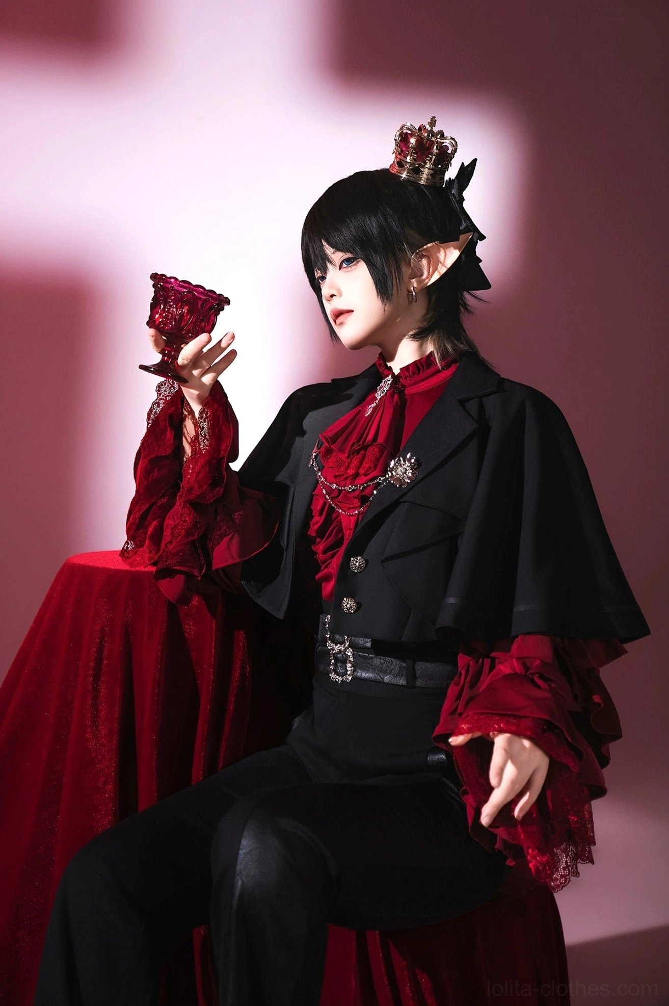 Ouji Lolita cape faux fur trim tribute silk brocade dramatic drapery metal buttons theatrical styling detail