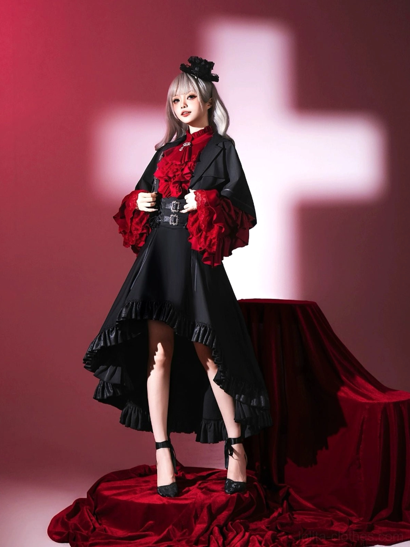 Ouji Lolita cape detail tribute silk brocade fabric metal button closure custom brooch mounting point