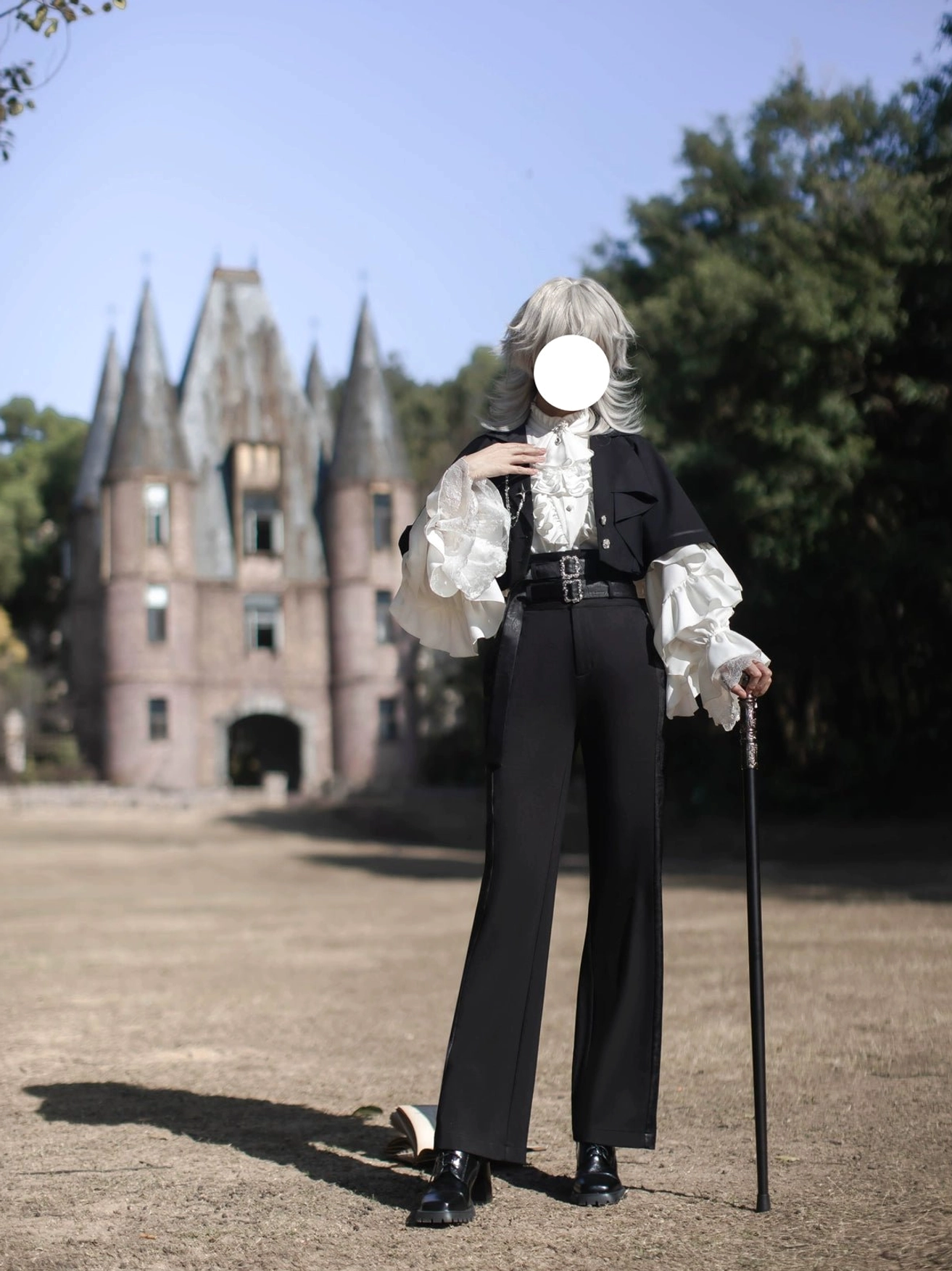 Ouji Lolita ensemble styling accessories brooch mounting custom personalization option detail view