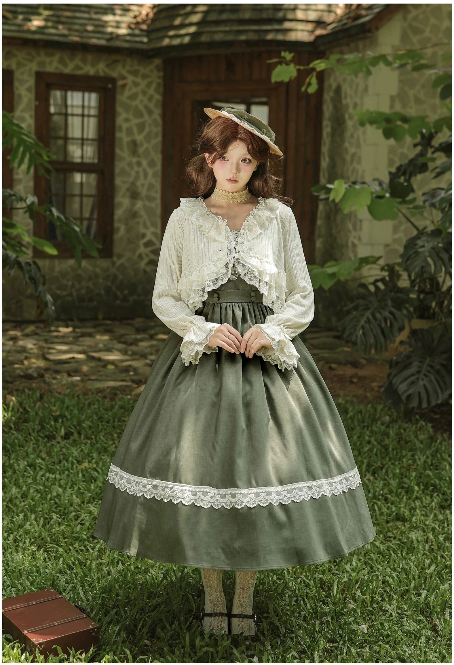 Size comparison visual guide for classic lolita JSK dress showing proportions across S, M, L sizing options on different model heights