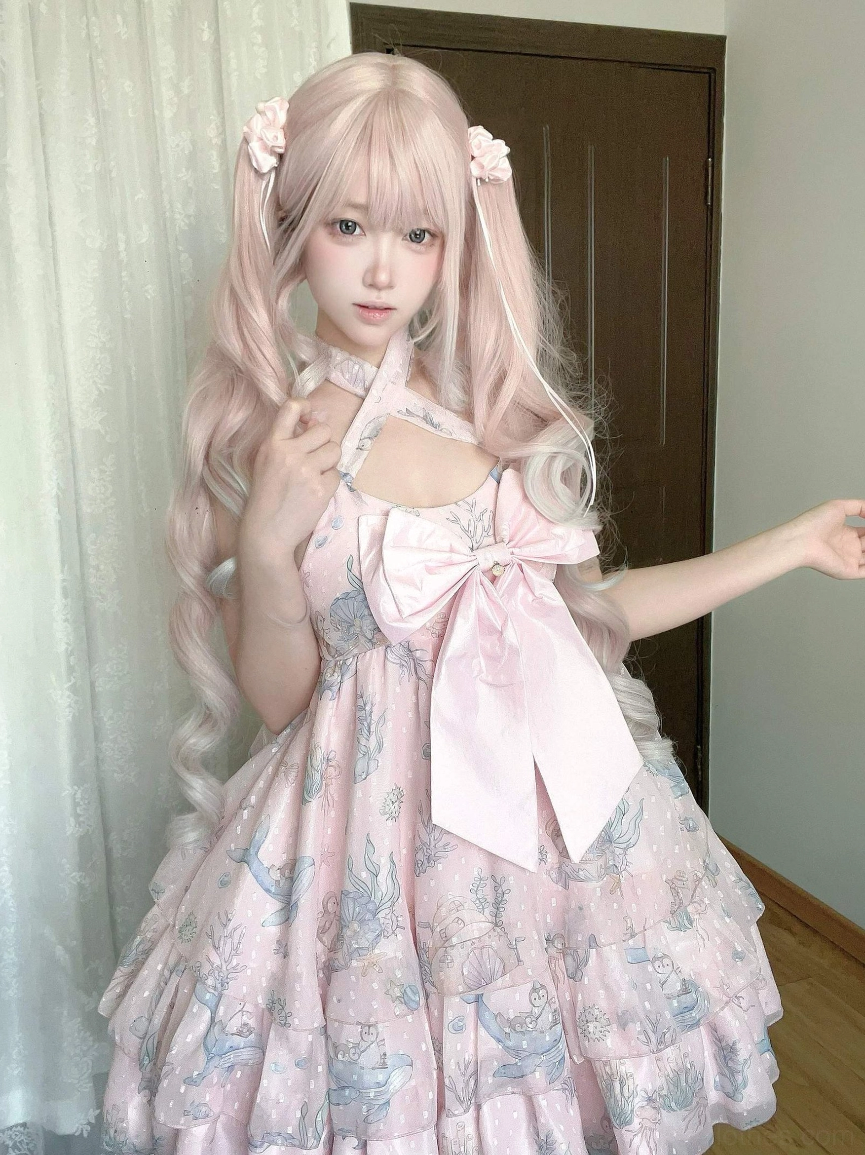 Pink ocean sweetheart sweet lolita jsk dress halter cutout neckline large bow indoor room