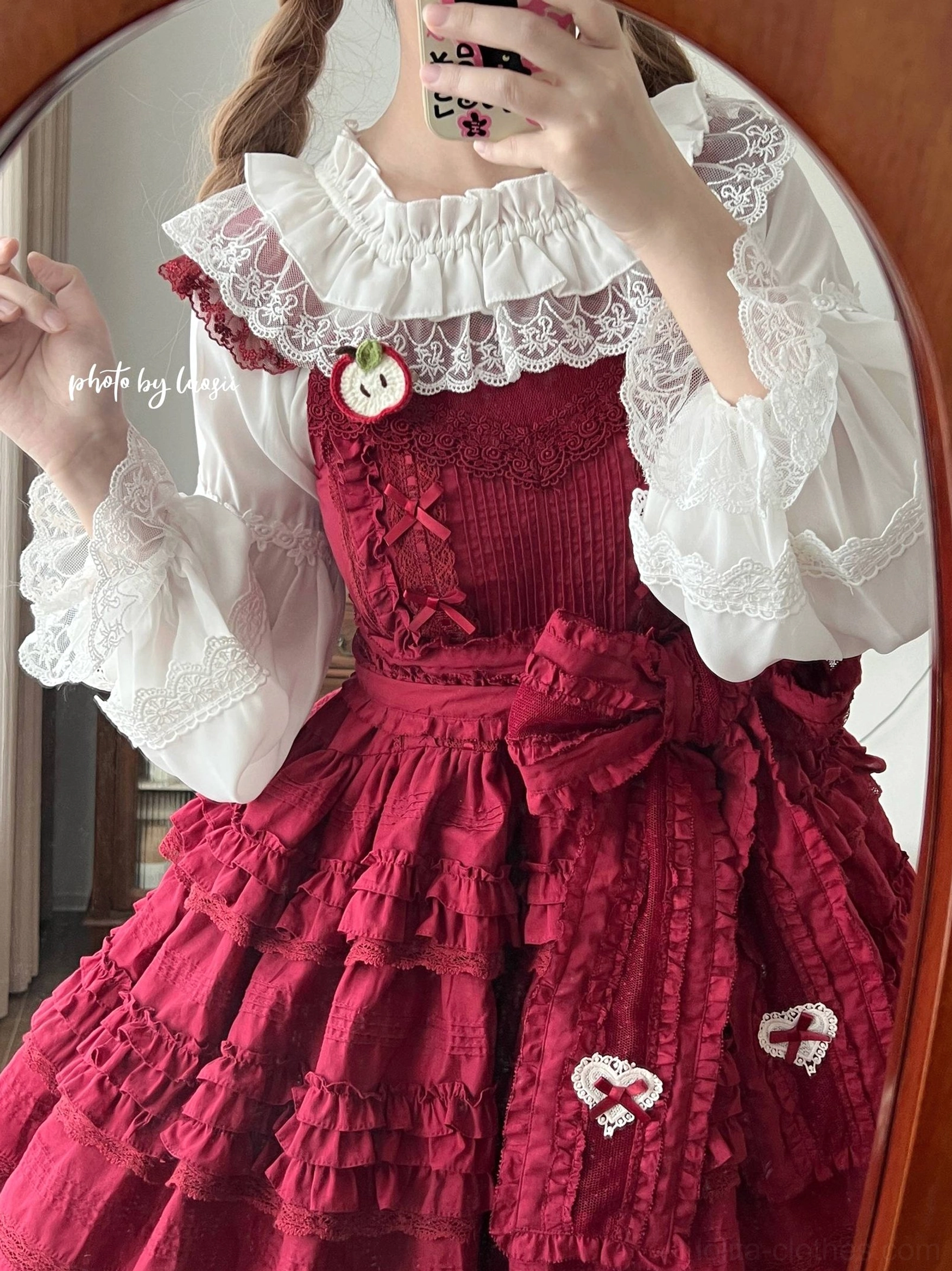 Off-shoulder Lolita blouse peplum hem design elasticated waist refined femininity Japanese street fashion detail view