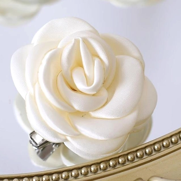 Off-white fabric rose brooch and hair clip accessory perfect for sweet innocent Lolita fashion and pastel-based coordinates