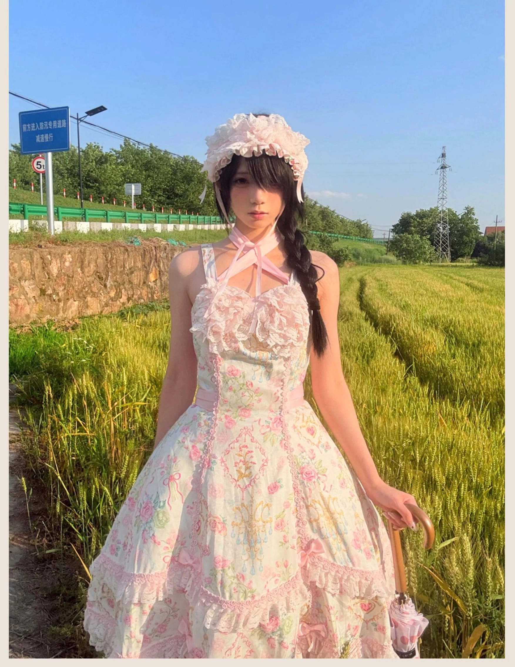 Old school Lolita JSK dress with recommended 40cm petticoat showing ideal silhouette and volume proportions