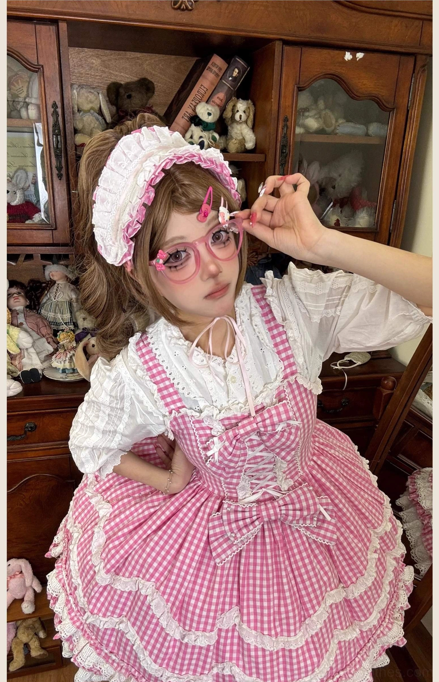 Pink gingham old school Lolita jumper skirt dress petticoat styling guide, showing recommended tulle petticoat underneath for achieving classic bell-shaped silhouette