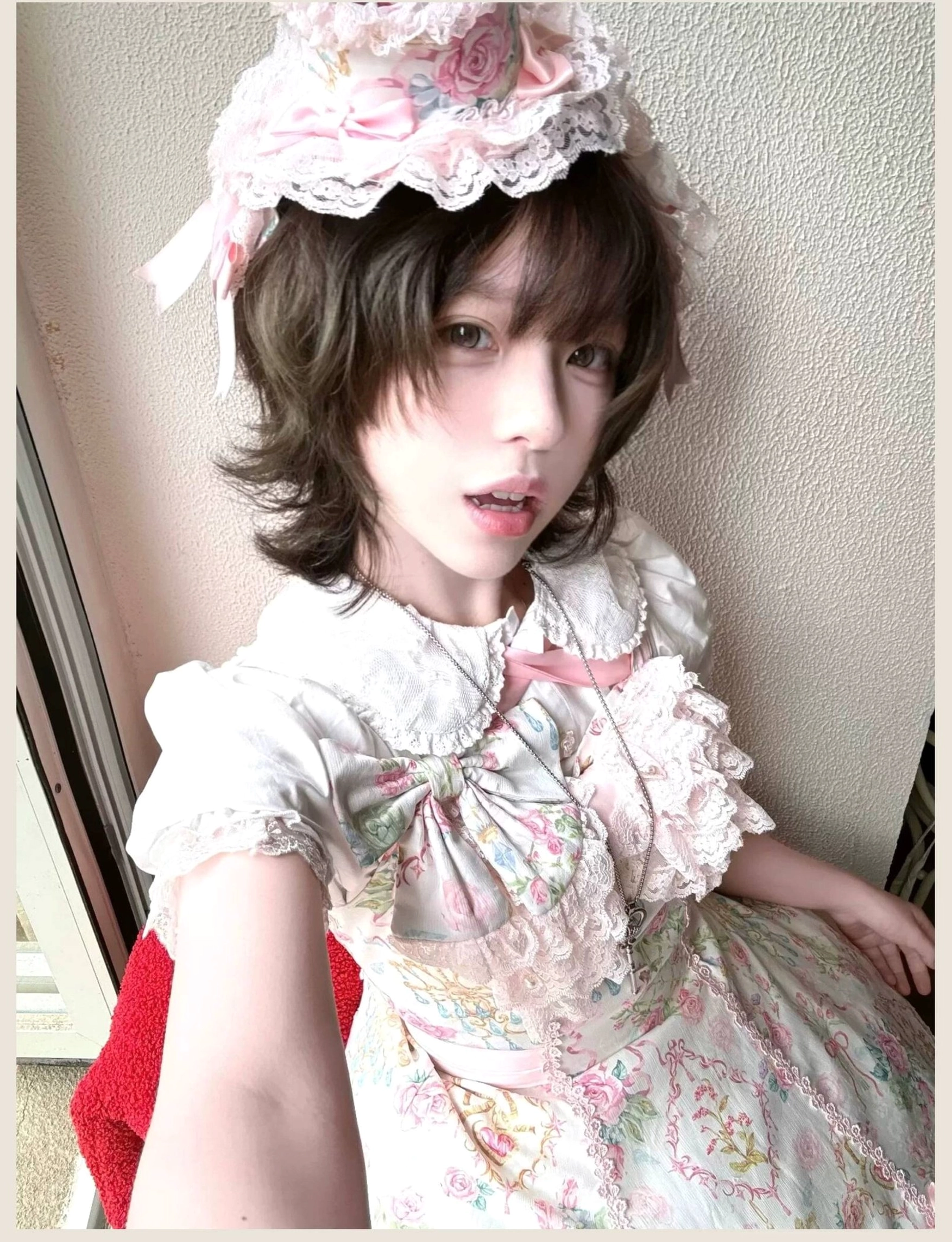 Old school Lolita JSK dress feature showing removable decorative elements and disassembly for washing preparation