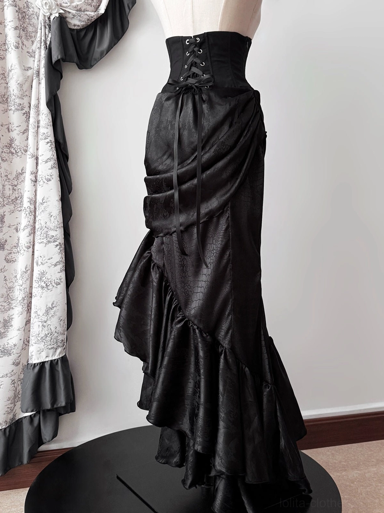 Oracle gothic lolita mermaid skirt with alternative coordinate showing street style adaptation and modern pairing