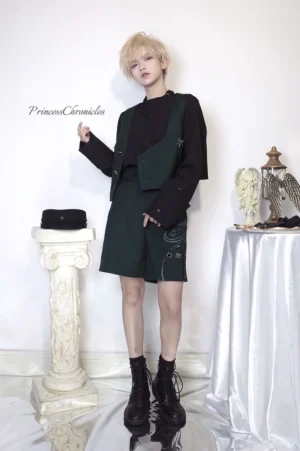 Retro Ouji Lolita black stand-collar blouse paired with dark green embroidered shorts, side single model view in vintage studio