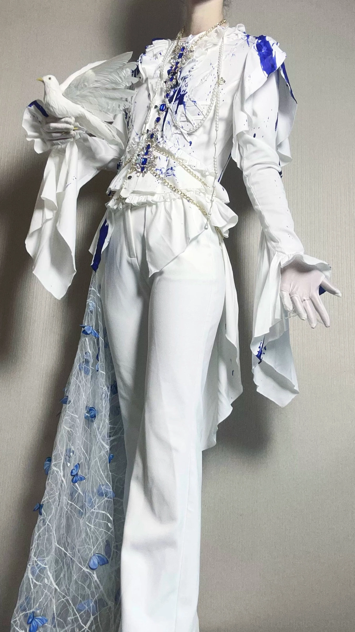 Size chart comparison for Ouji lolita blouse showing measurements in centimeters and inches, bust waist shoulder width sleeve length and back length specifications