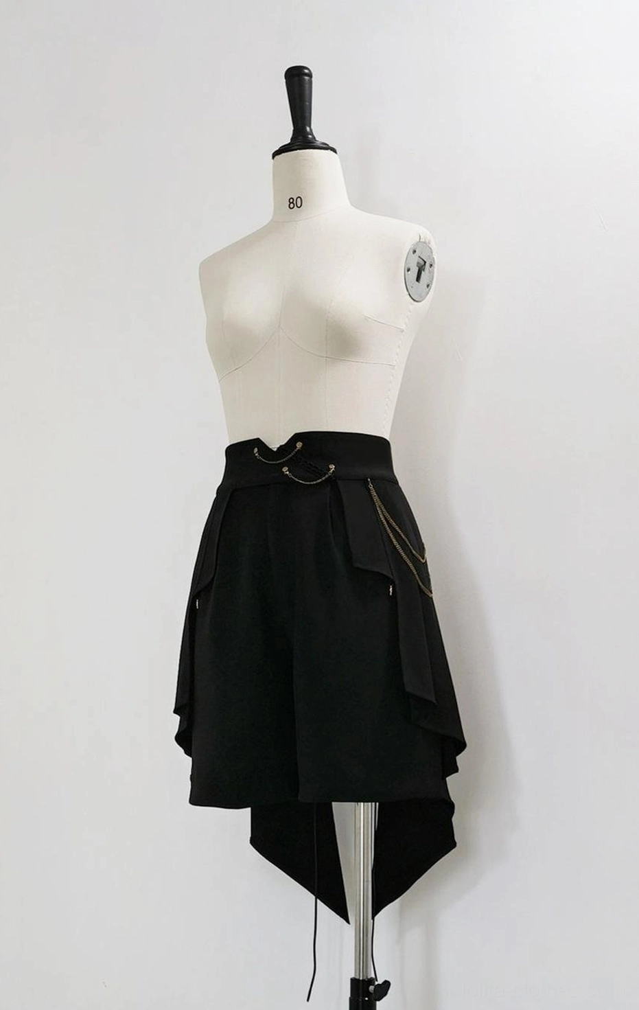 Ouji Lolita high-low hem shorts multiple sizes waistband corset detachable lace-up back chains accessories complete set styling