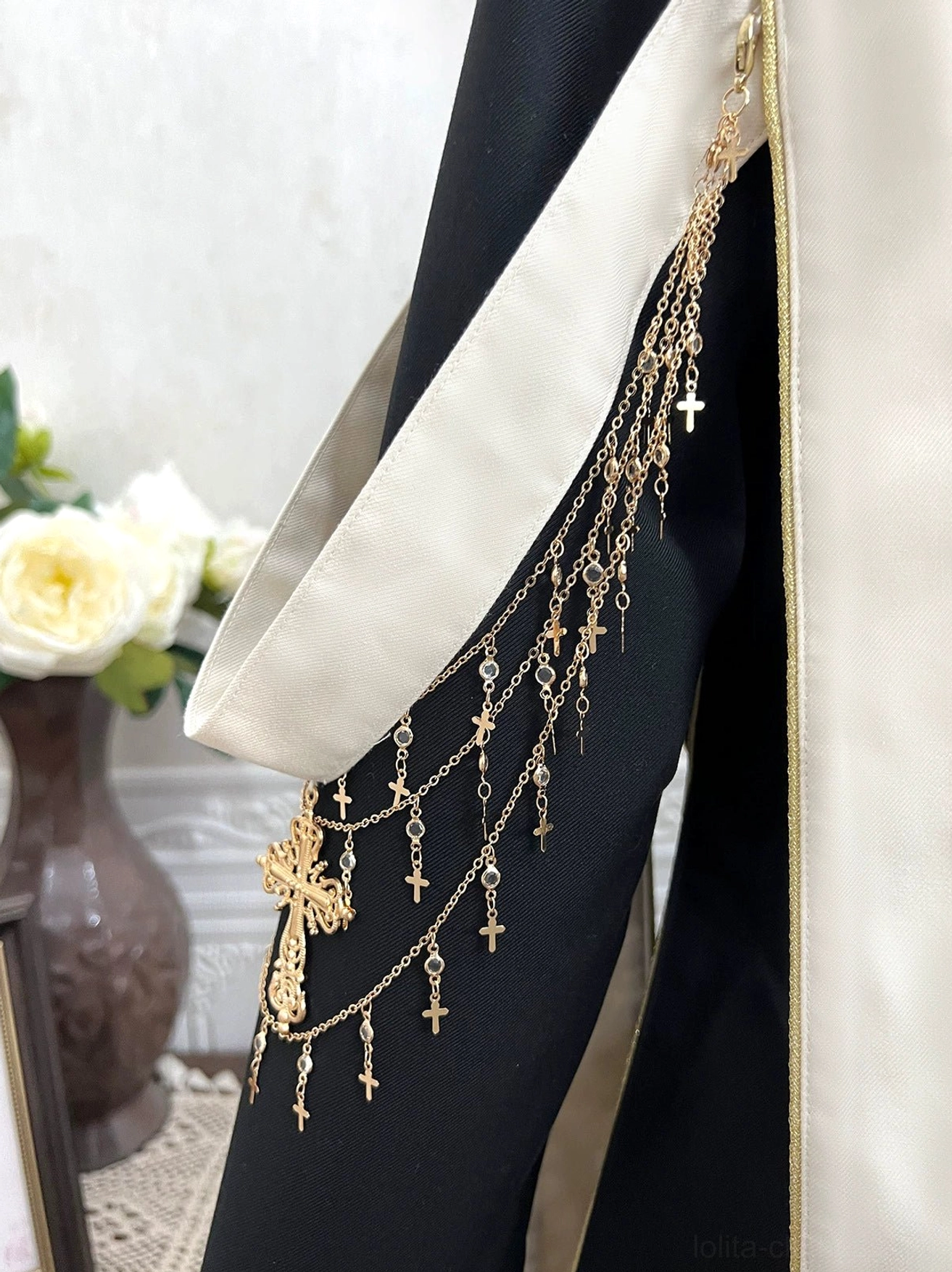 Gothic ouji lolita ruffle shirt detail view round collar detachable bib delicate gold buttons cuff ruffles