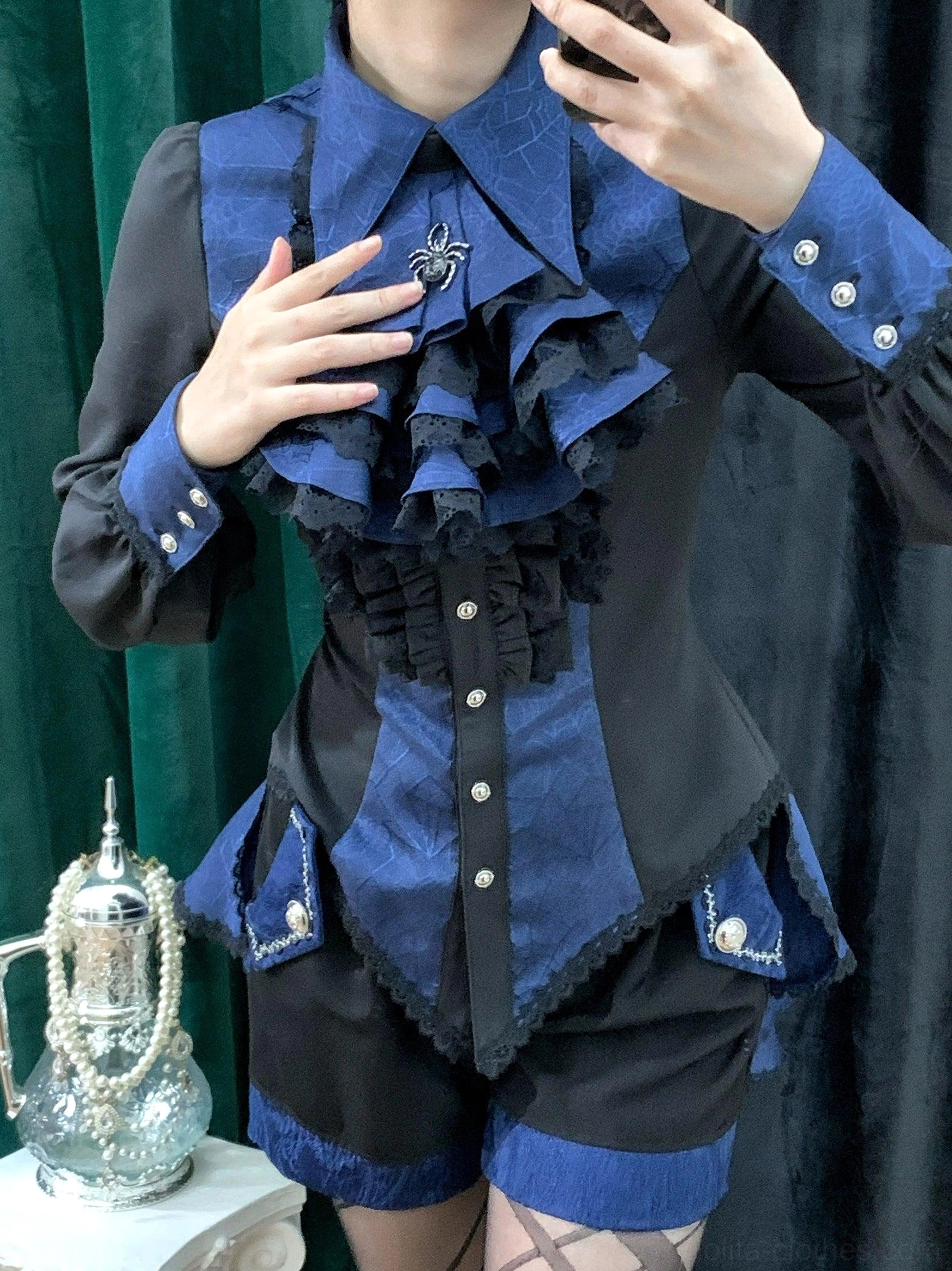 Gothic Ouji lolita spiderweb shirt short sleeve version display showing abbreviated sleeve length and alternative styling option