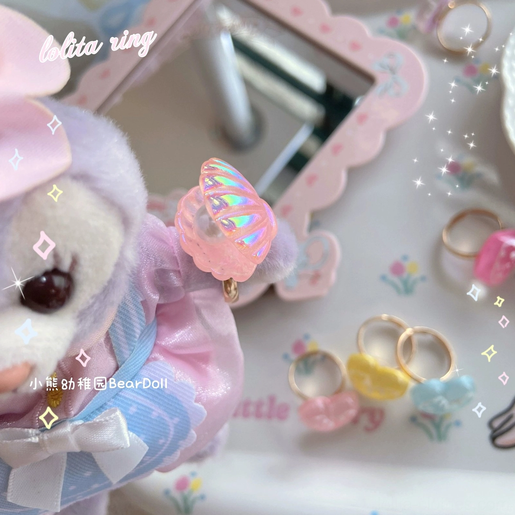 Pastel seashell-shaped resin Lolita ring maritime romantic charm delicate jewelry display