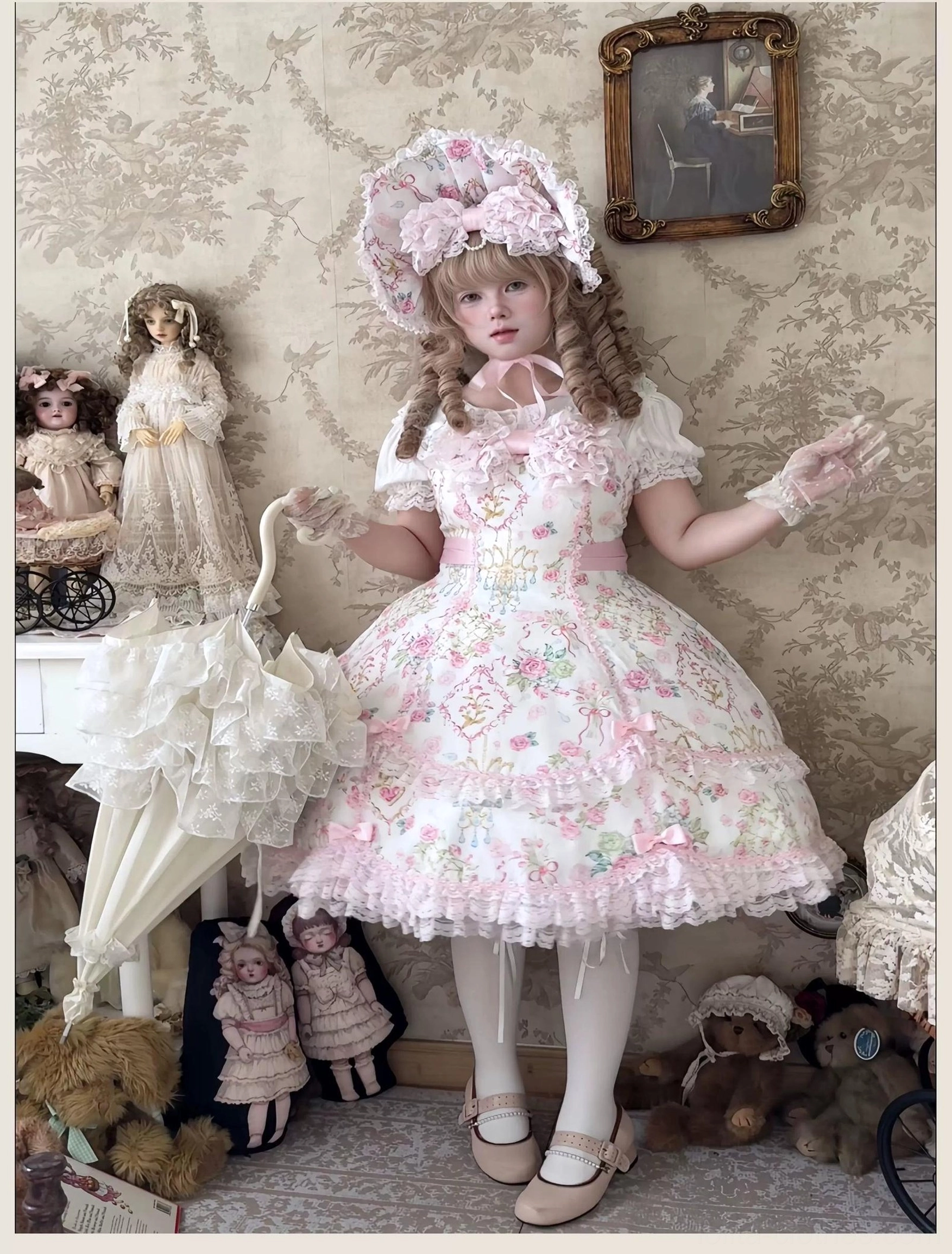 Peter Pan collar lolita blouse in both colors styled with vintage accessories handbag and decorative elements for complete coordinate look
