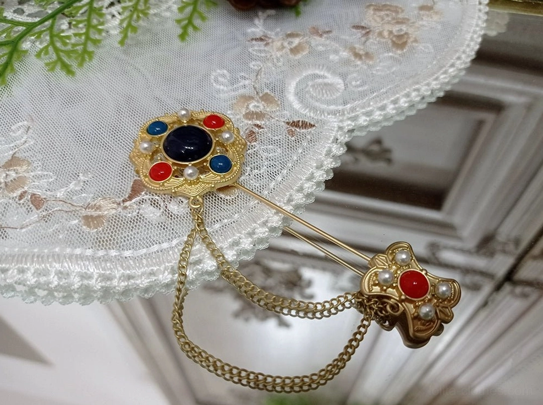 lolita-pin-type-needle-brooch-complement-coordinate-metallic-accent-versatile-styling-accessory