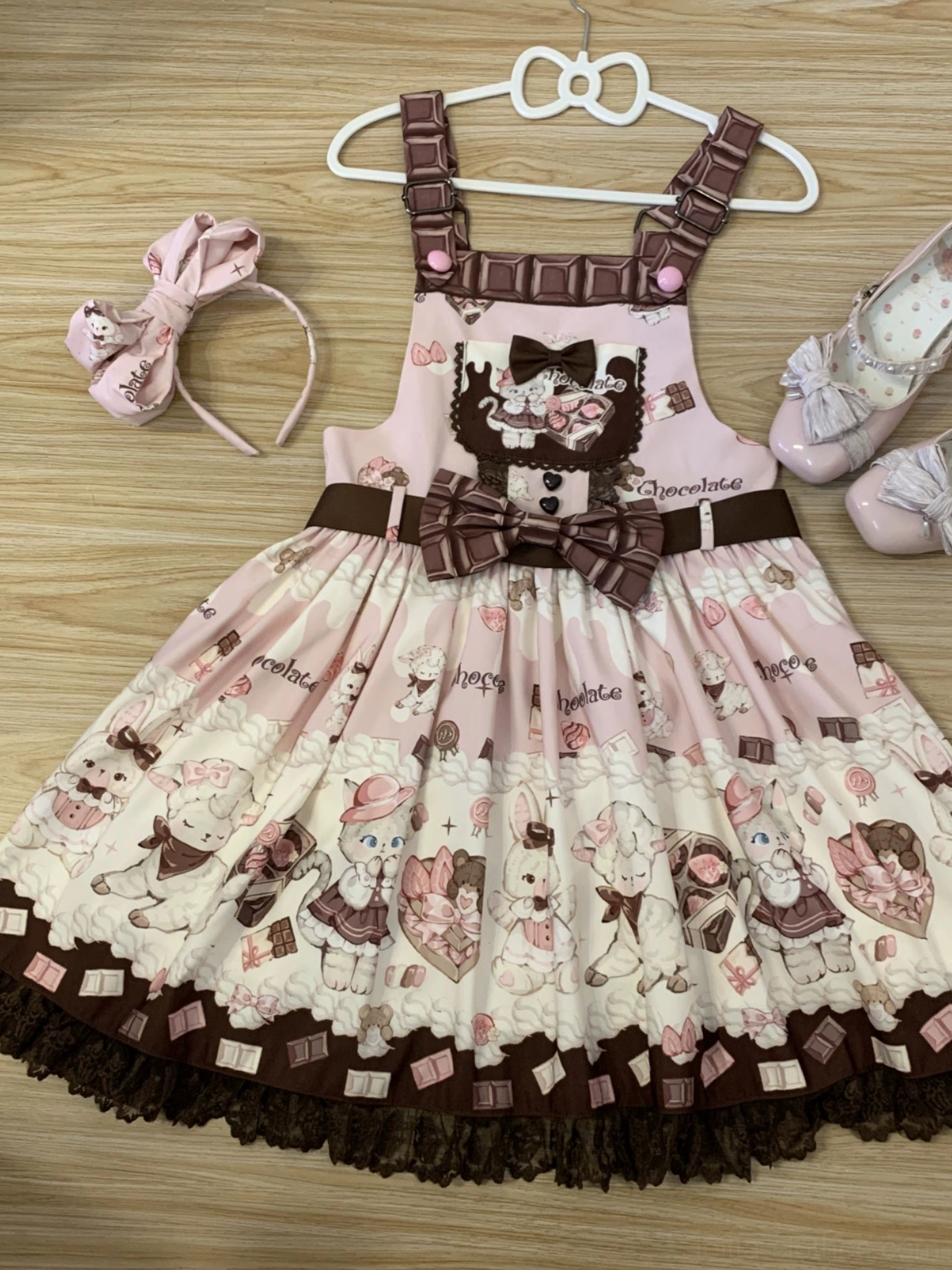 Pink and brown cute cat print Lolita salopette dress with chocolate print shoulder straps, pleated lace hem skirt, front bow embellishment, and detachable straps perfect for summer kawaii sweet lolita coordinates