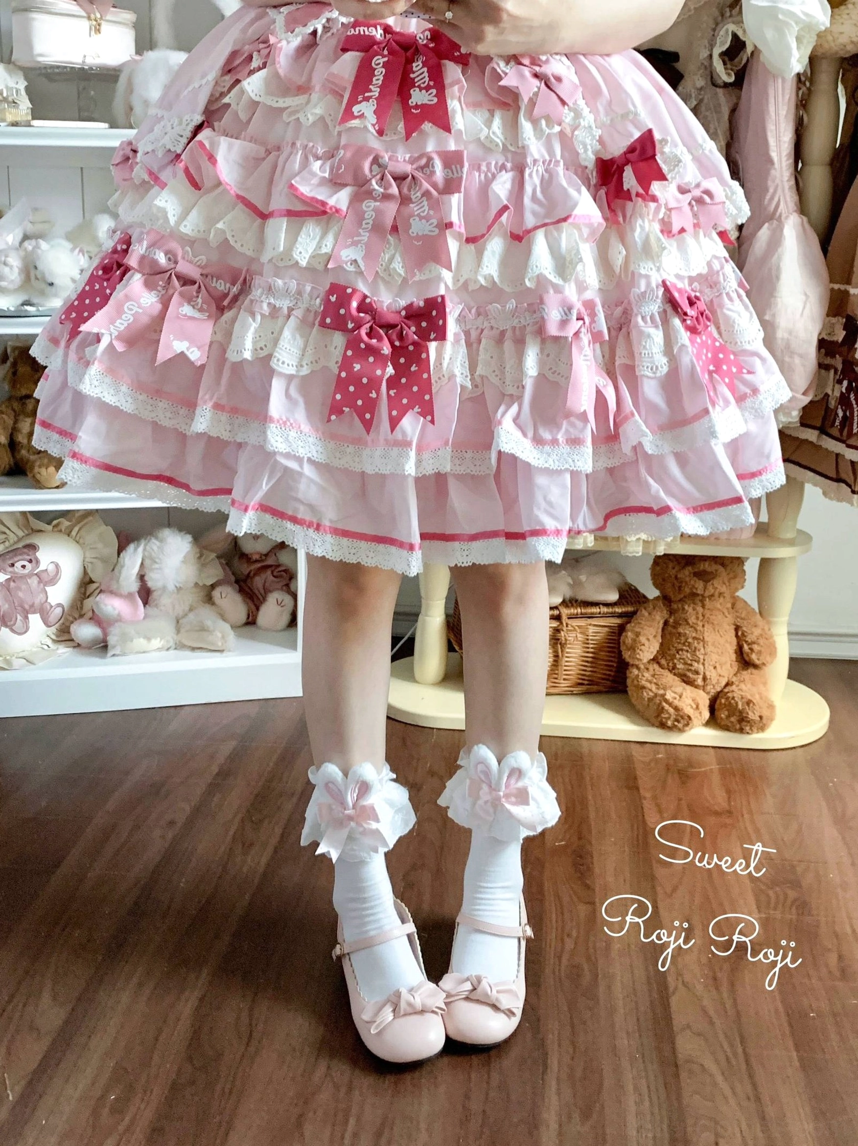 Pink frilled sweet lolita socks with bow decoration lower body modeling pink lolita skirt pink Mary Jane shoes ruffled lace cuff