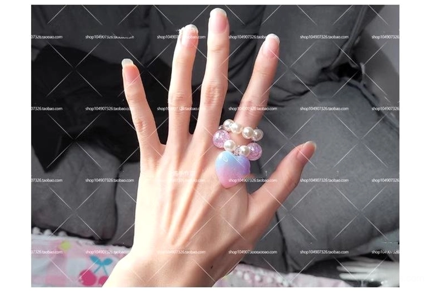 Pink purple ombre heart charm with imitation pearl beaded rings and bracelet stacked on hand lolita jewelry