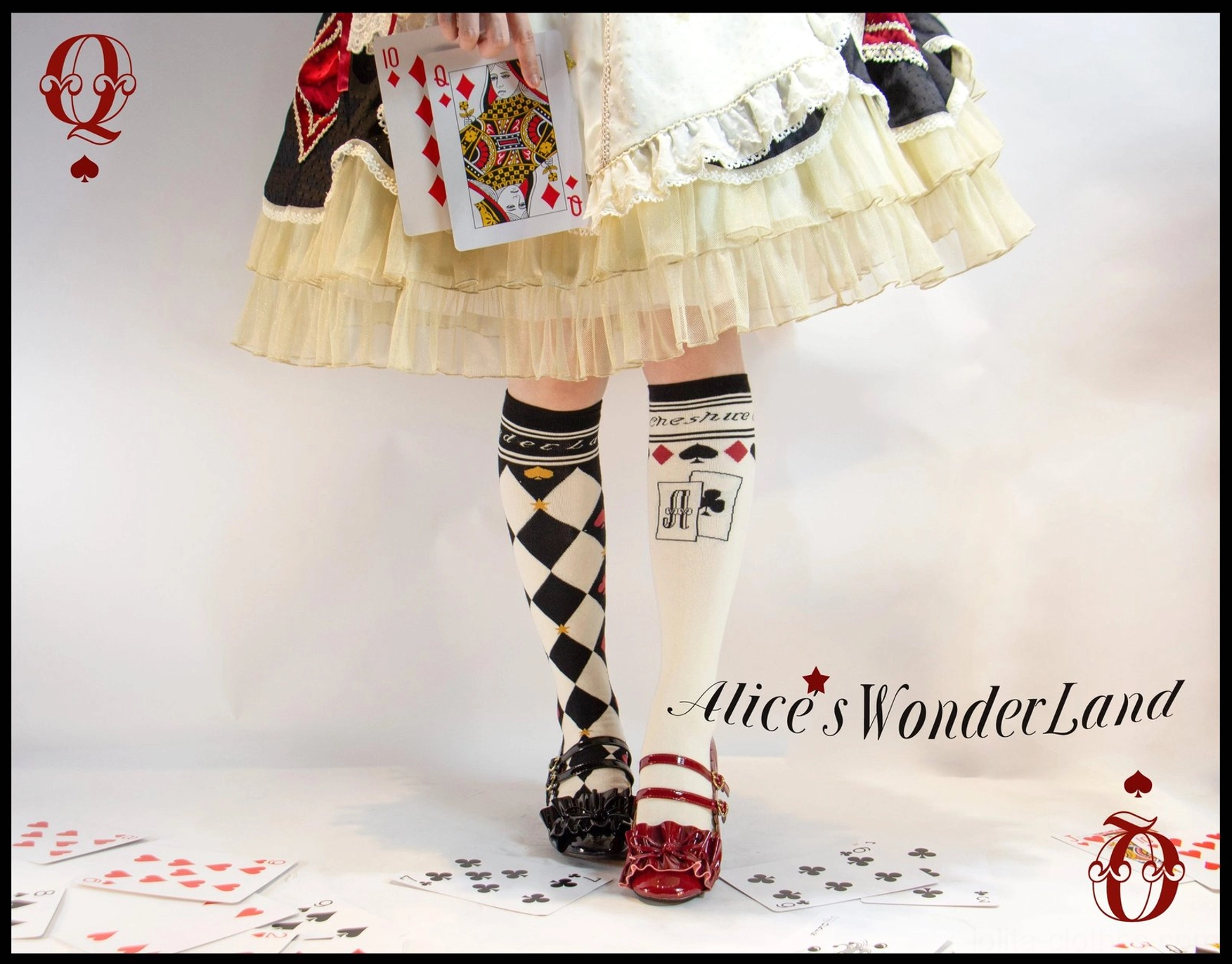 Pinkish red and gray pink asymmetrical lolita cotton socks color comparison swatches material quality cotton fiber detail