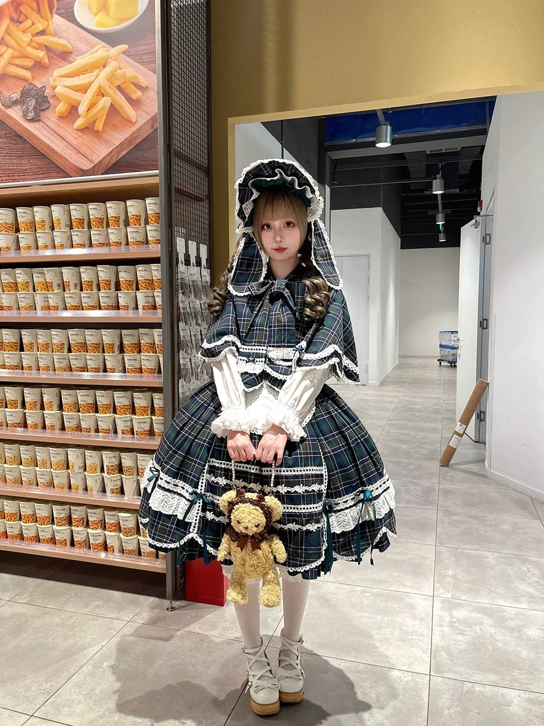Old school lolita JSK dress storage hanging preservation method dress form display archival care recommendation