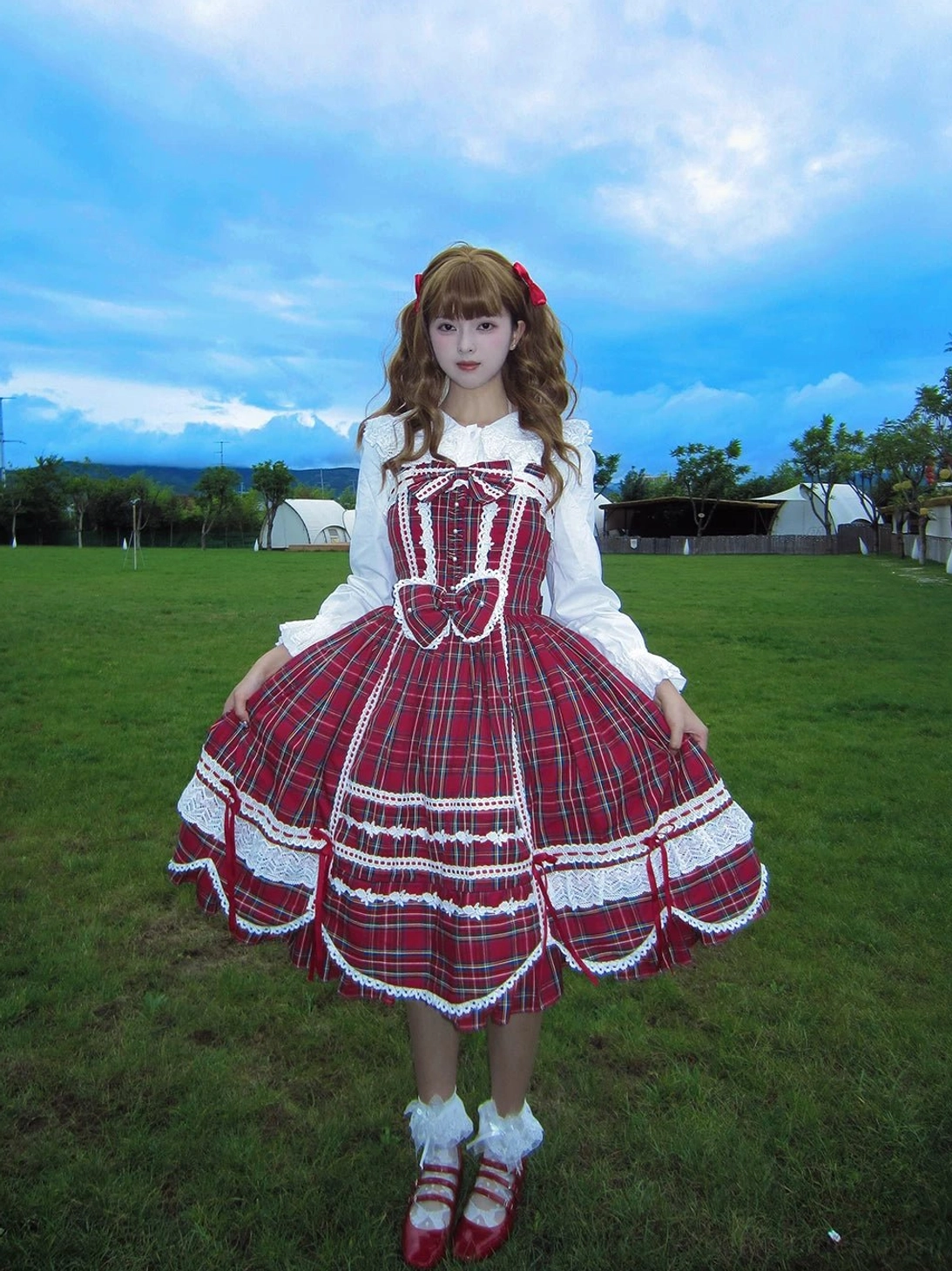 Old school lolita JSK dress fabric texture polyester cotton blend material quality construction close-up weave pattern durability