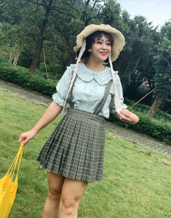 Plus-size lolita blouse peter pan collar detail showing refined doll collar construction ruffled edge and structured shaping characteristic of authentic lolita fashion design
