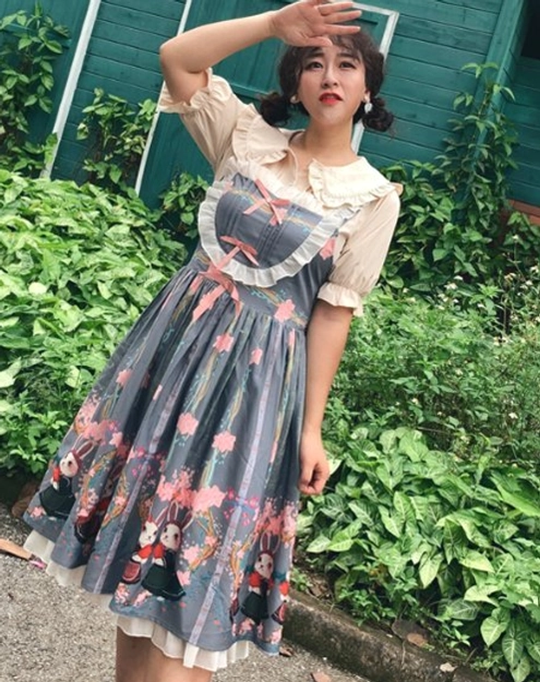 Styling guide showing plus-size lolita blouse peter pan collar coordinated with various skirts and accessories demonstrating classic sweet and gothic lolita coordinate combinations