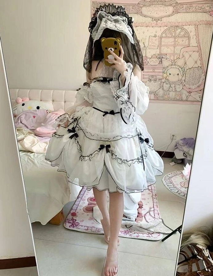Size and fit reference for plus-size sweet lolita JSK dress showing how dress drapes and sits on different body types with comfortable support capacity