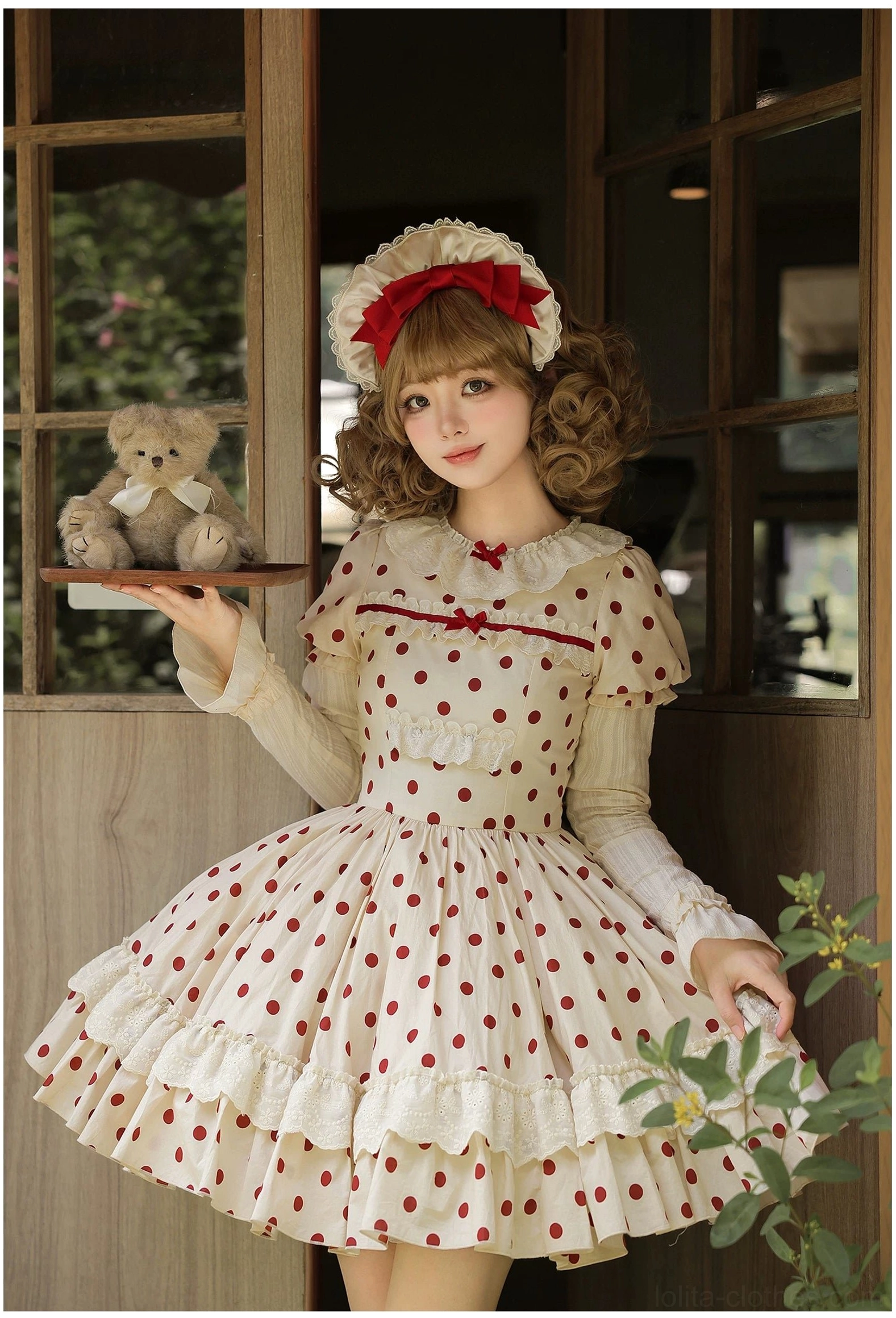 Polka dot lolita dress vintage aesthetic styling inspiration old school lolita fashion coordination ideas