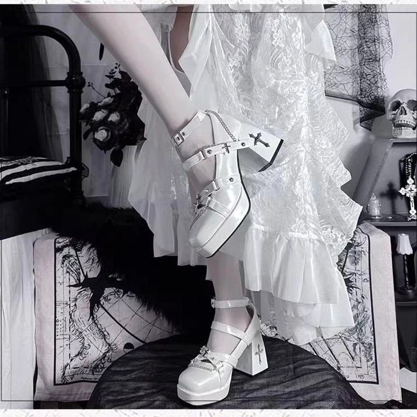 Punk lolita platform heels size range display, various EU sizes shown, patent leather in multiple colors, buckle strap details, sizing reference for lolita fashion footwear
