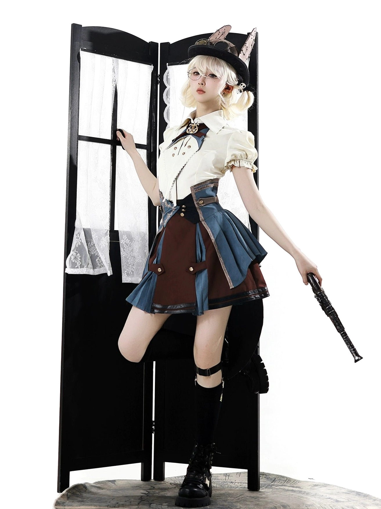 punk lolita high-waisted skirt close-up side zipper golden buckle details black hem trim shirring back