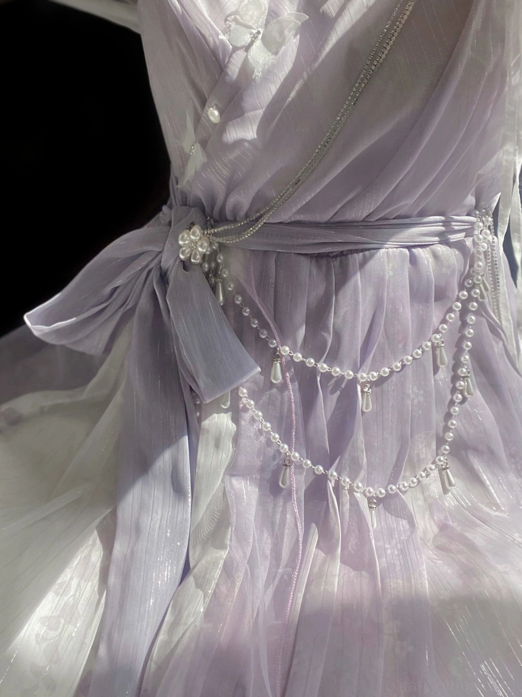 Han Lolita purple JSK dress photoshoot styling with floral hairpiece and romantic pose