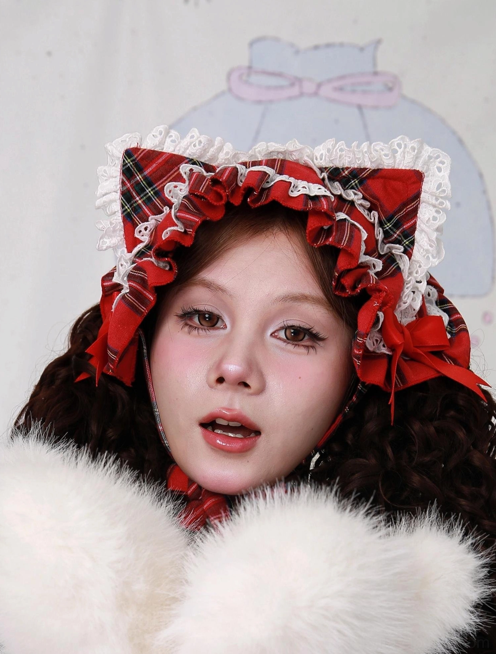 Red plaid cat ear lolita hairband styling guide image, demonstrating how to wear the headdress with sweet lolita coordinates, showing proper positioning and complementary fashion pairing suggestions