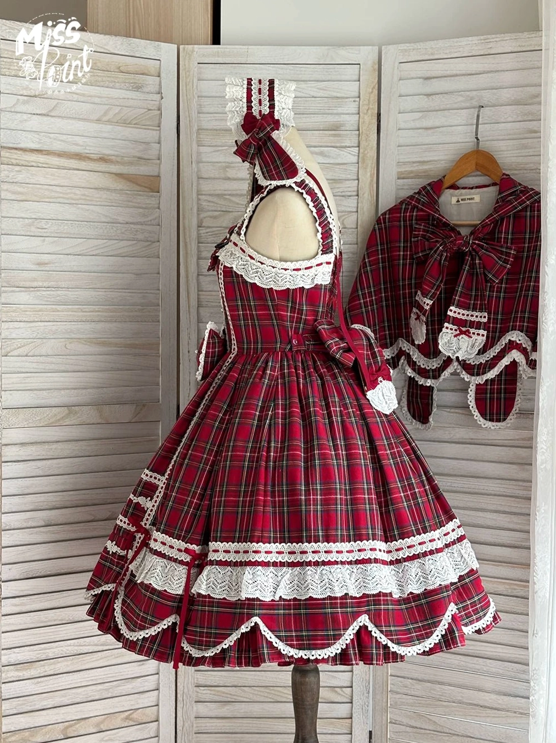 Halter neck red tartan lolita jumper skirt dress matching detachable plaid capelet front static dress form halter shoulder straps scalloped white lace hem side waist bow decor fitted waist voluminous A-line plaid skirt