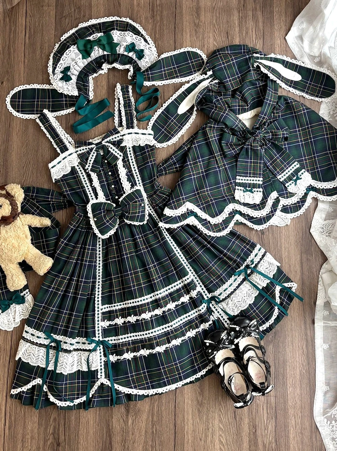 Red tartan old school lolita JSK dress romantic aesthetic innocence sophistication femininity celebration design balance