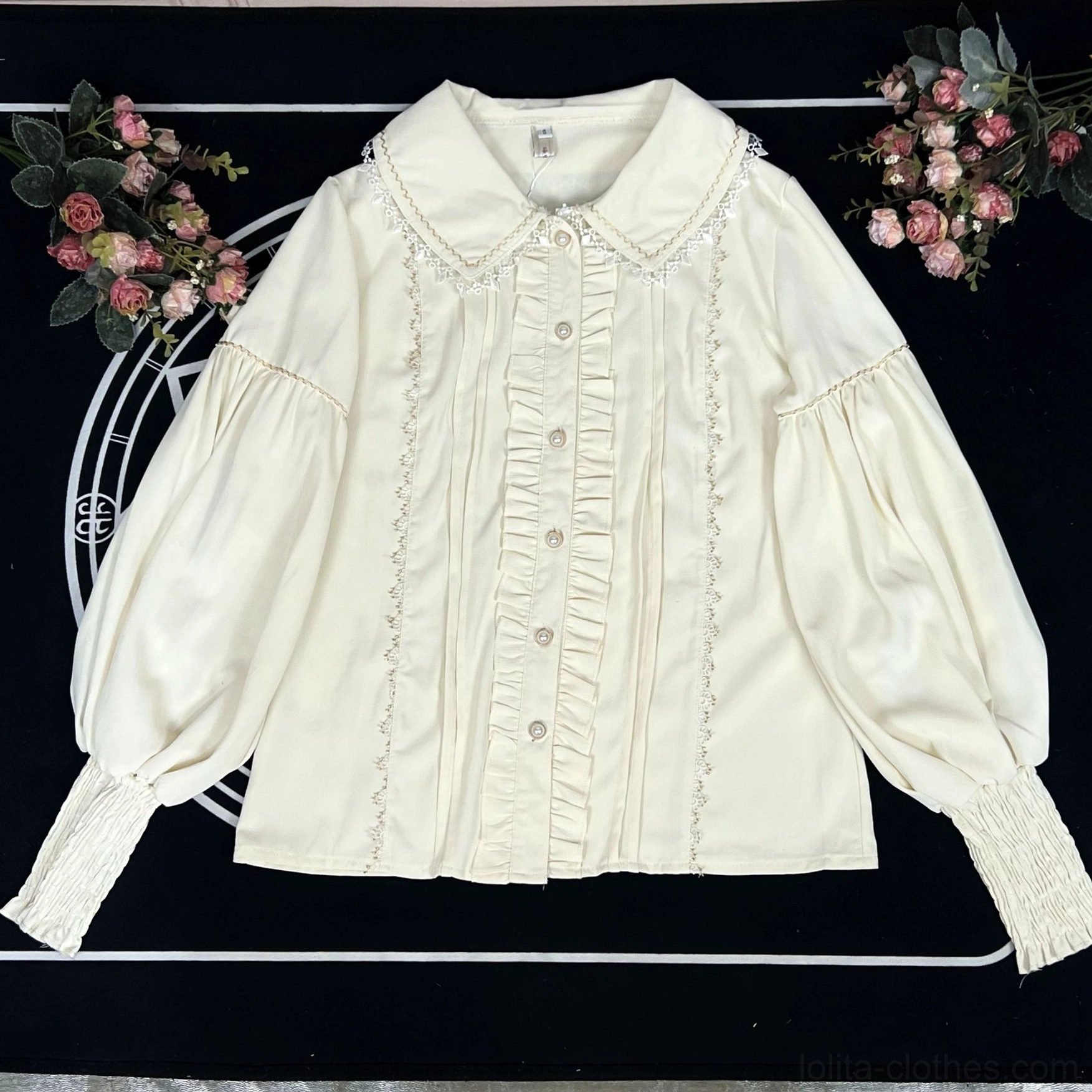 Retro Lolita outfit styling accessories recommendations headpiece bow hair ornament vintage jewelry coordination ideas