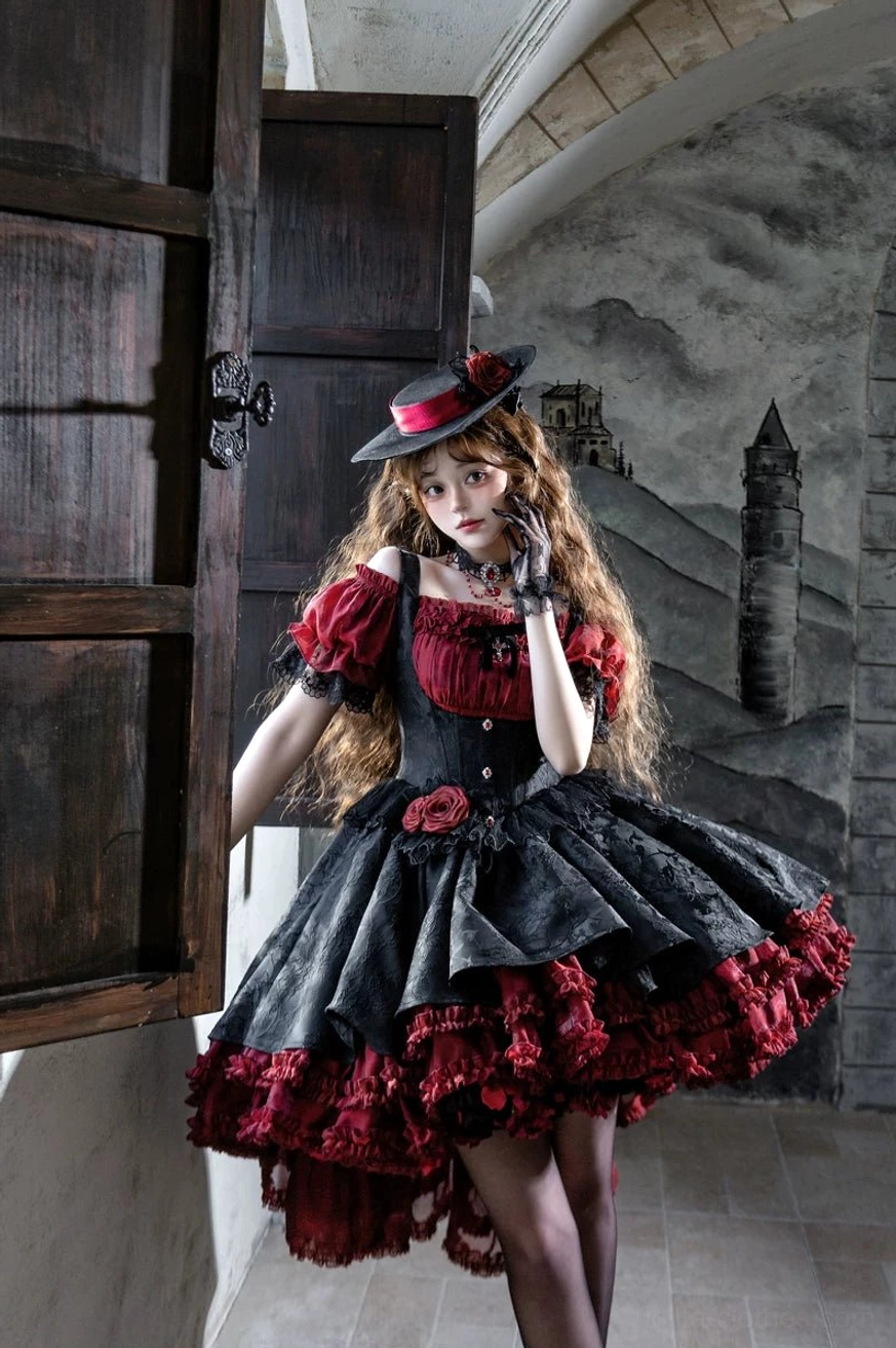 Inner top of Gothic Lolita JSK dress showing fully shirred back design and off-shoulder construction for flexibility and comfortable wear