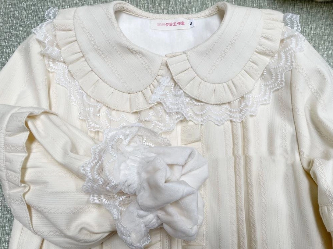 Rose Pink Romantic Lolita Blouse Sweet Style Photography Ruffled Doll Collar Detail Shot