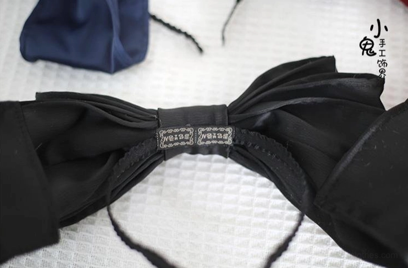 Lolita fashion coordinate styling inspiration satin bow hair clip paired with classic gothic sweet Lolita outfits ensemble ideas