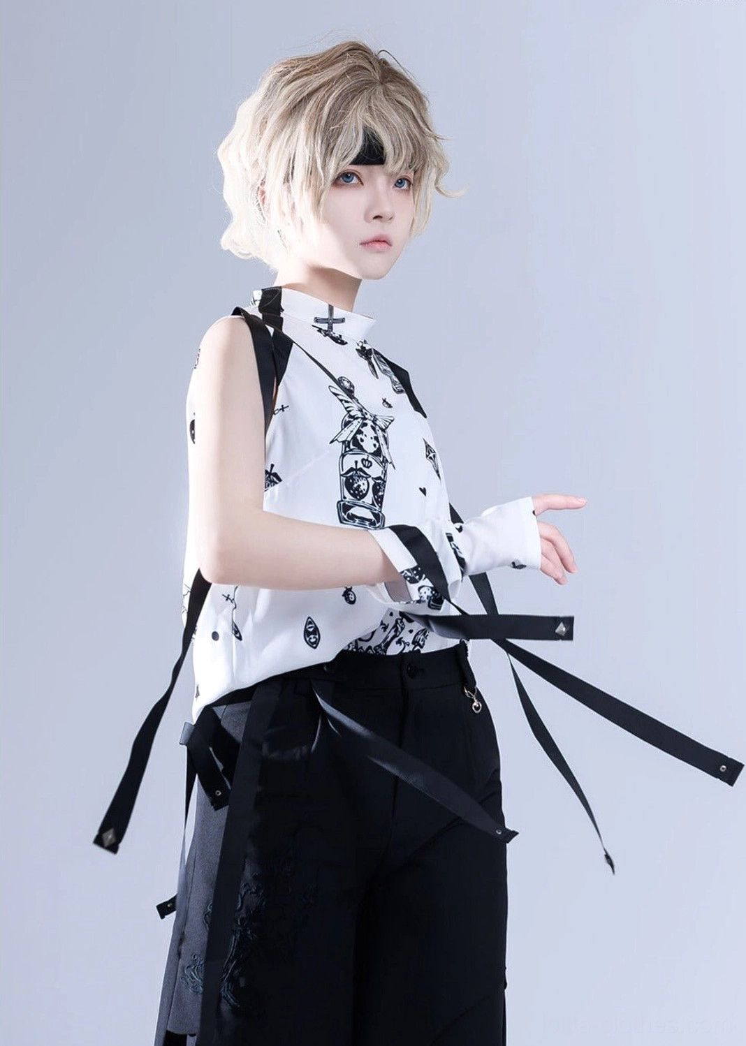 Shadow Story lolita gothic sleeveless shirt ensemble showing versatile styling options with detachable cuffs and ribbon accessories for Ouji fashion coordination