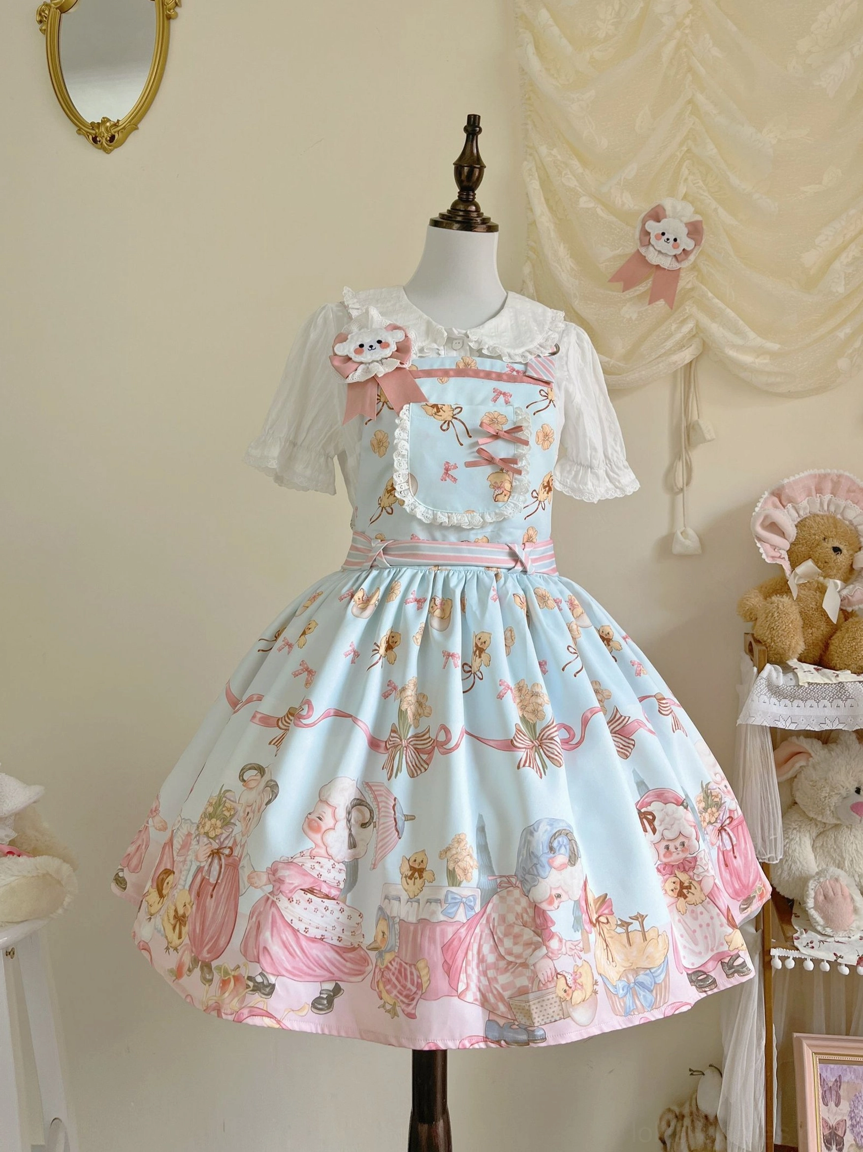 Light blue version Lolita JSK white doll collar blouse front full-body mannequin royal vintage tea party print square neckline cat brooch two-tone color scheme