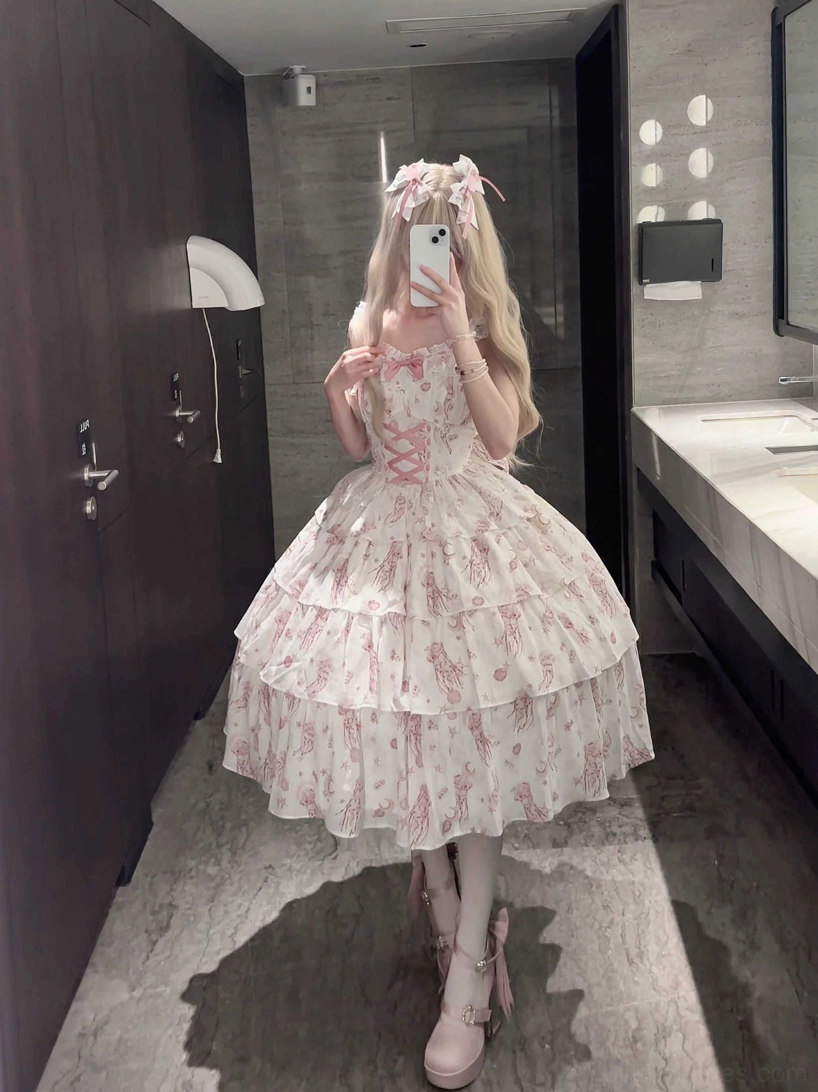 Starry jellyfish classic lolita dress convention meetup styling lolita community aesthetic fairy-tale fantasy