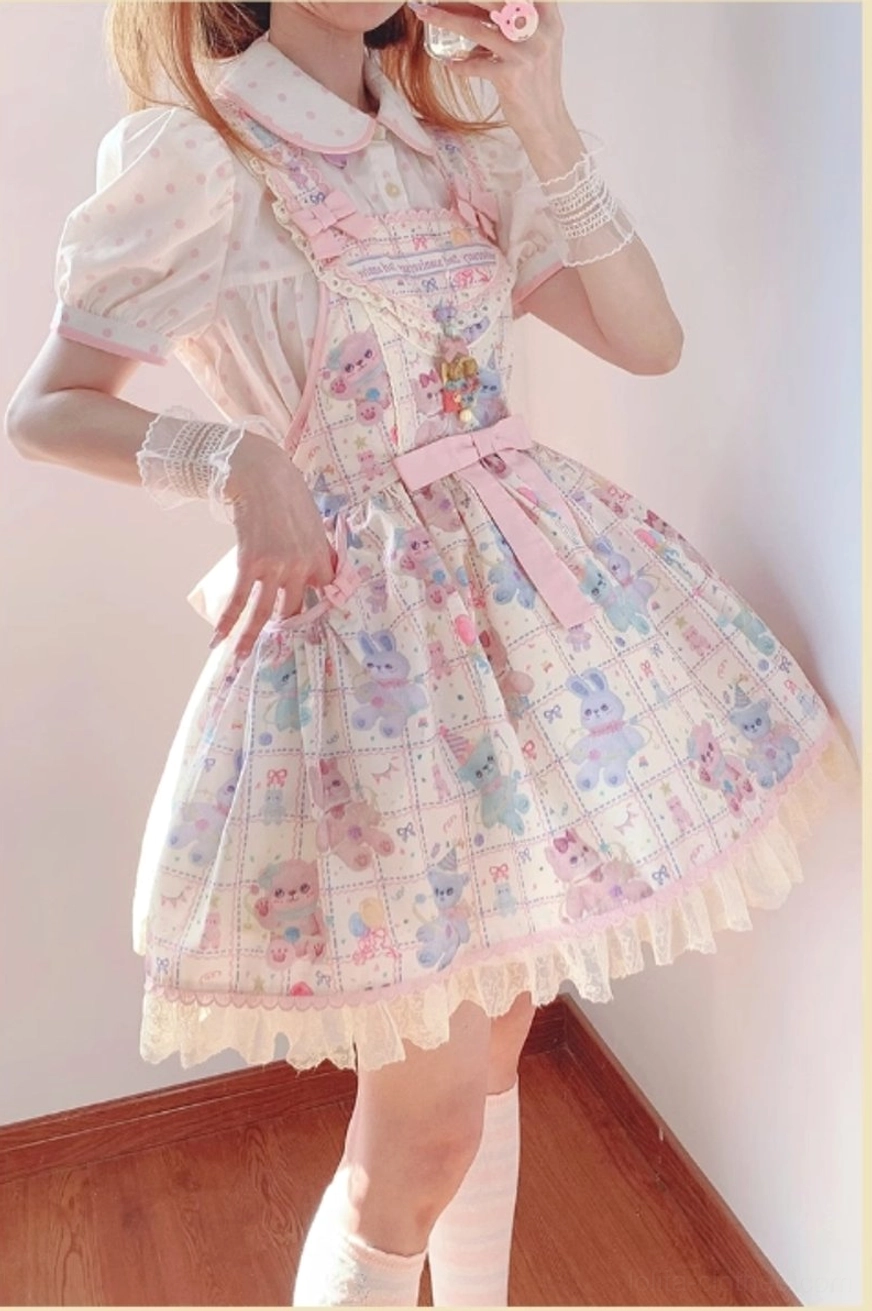Model wearing starry pudding bear sweet lolita jsk with puff sleeves pink waist bow and scalloped lace hem