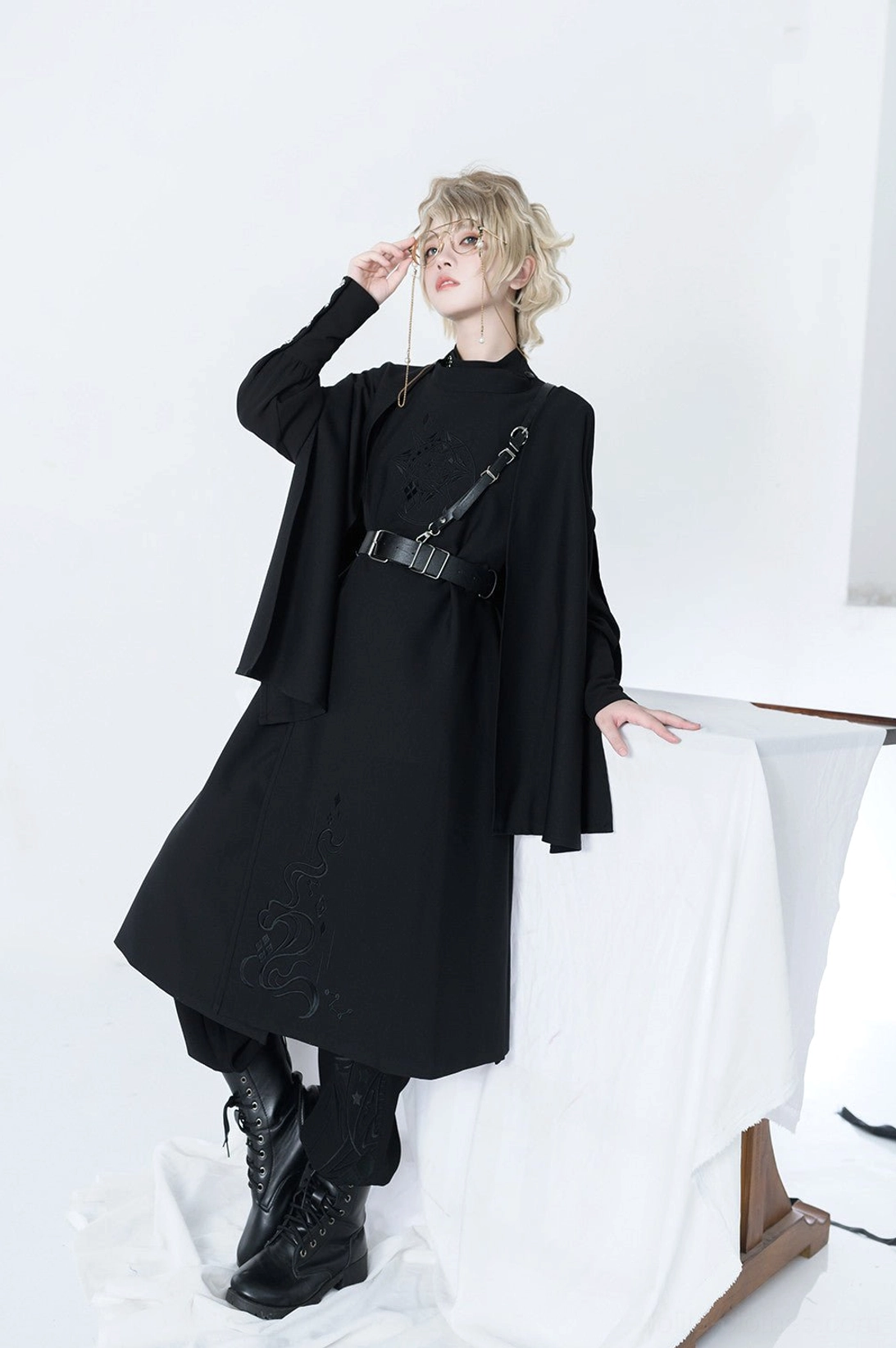 Stars Change Ouji black cape detail shot showing silver chain shoulder embellishment intricate construction lolita fashion close-up