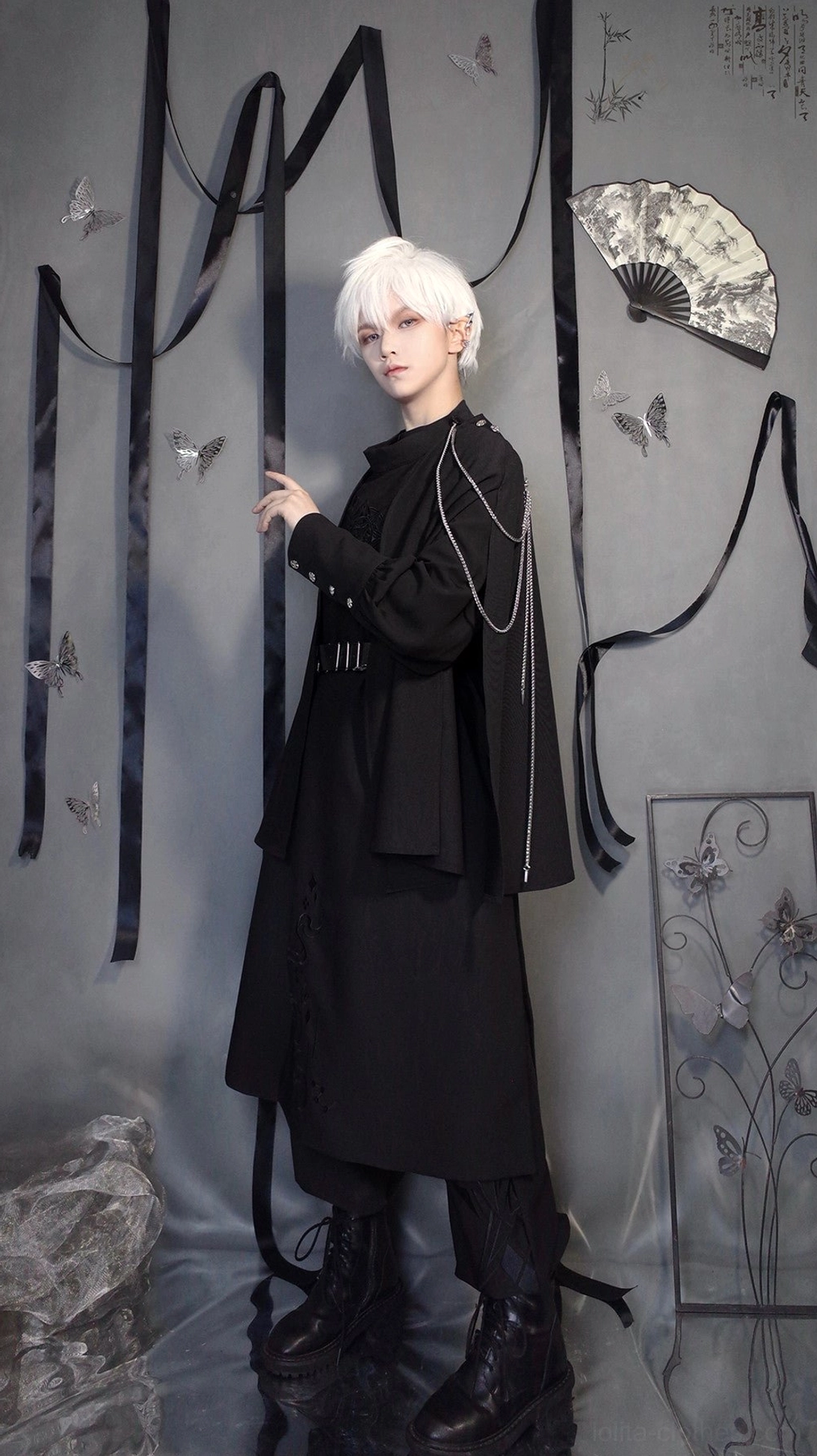 Stars Change Ouji cape size comparison showing multiple sizes S M L XL on dress forms lolita military fashion fit guide
