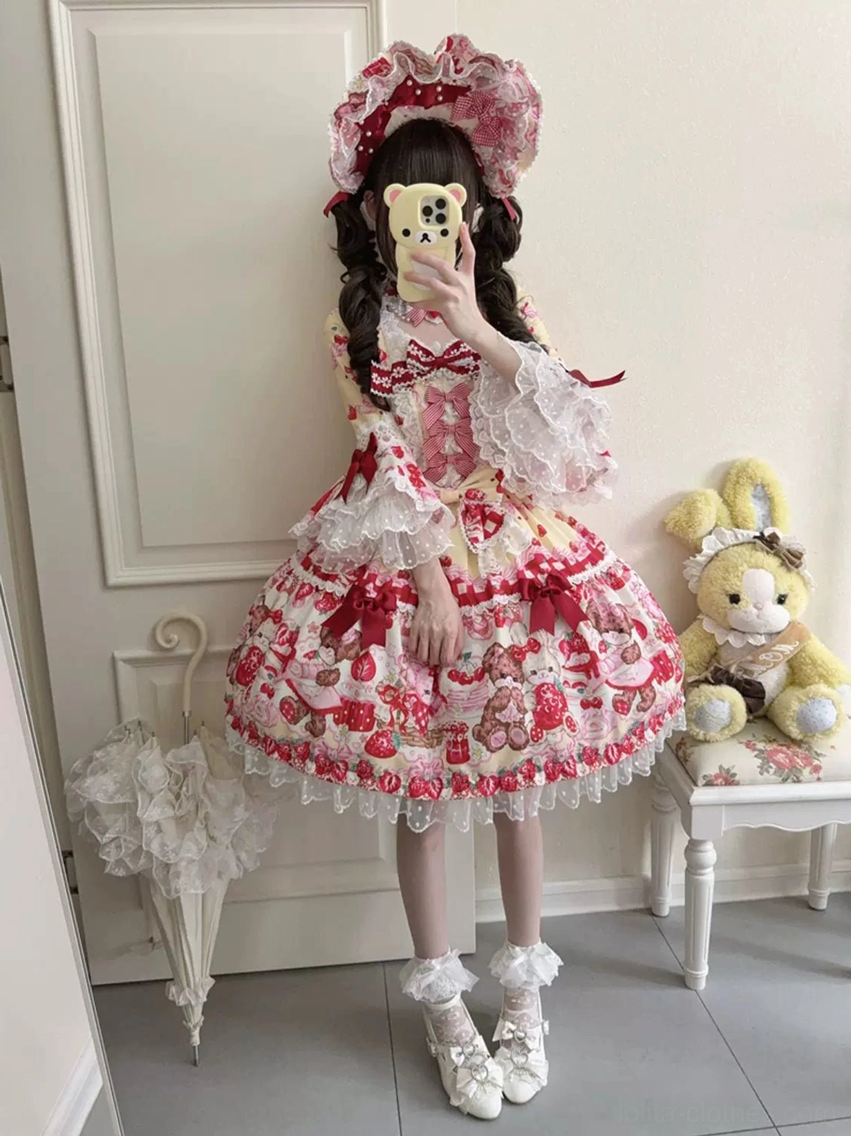 Sweet lolita OP dress side zipper closure detail showing functional design, smooth operation, side seam placement, and hidden fastening mechanism