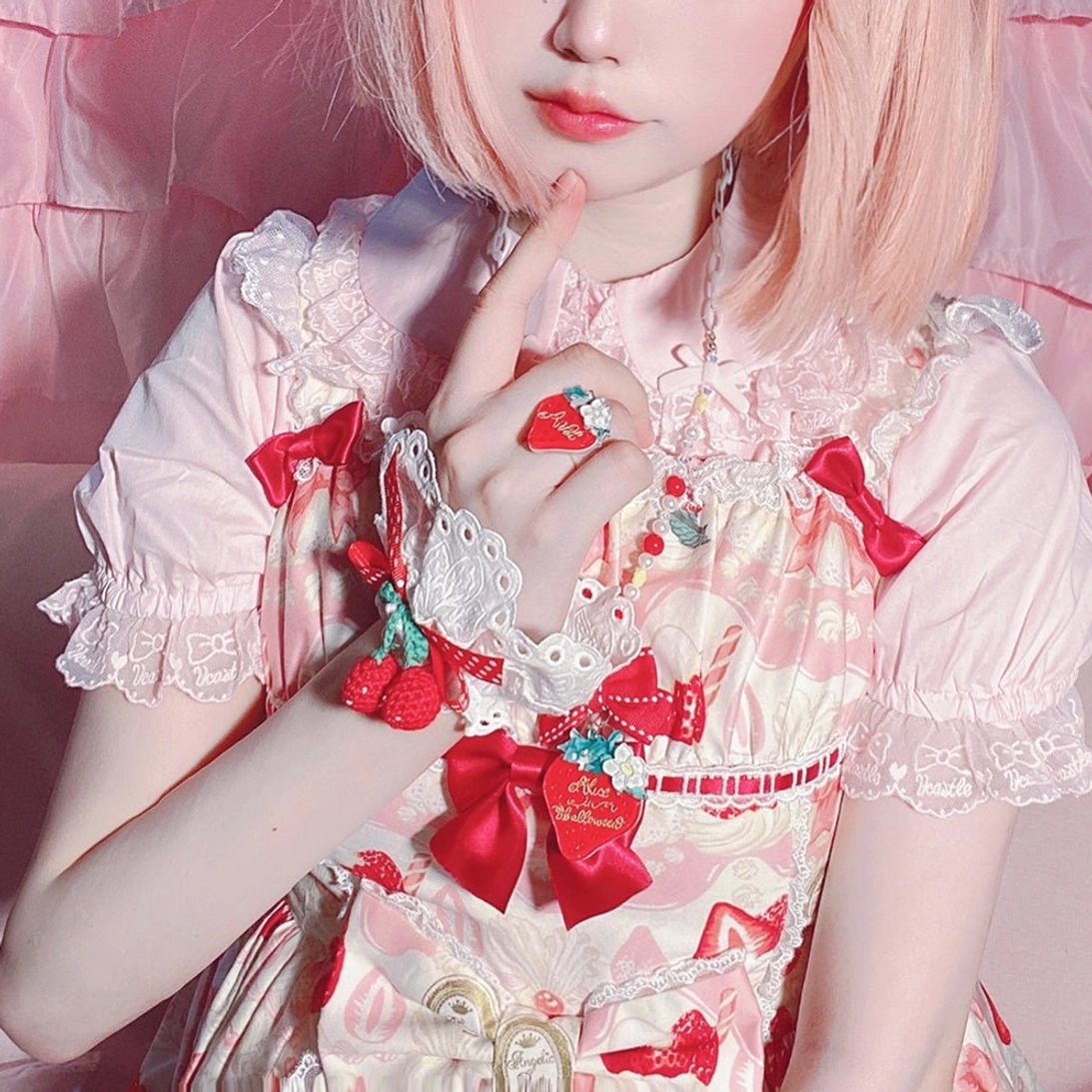 Strawberry lolita accessory ensemble coordinate pairing styling suggestions