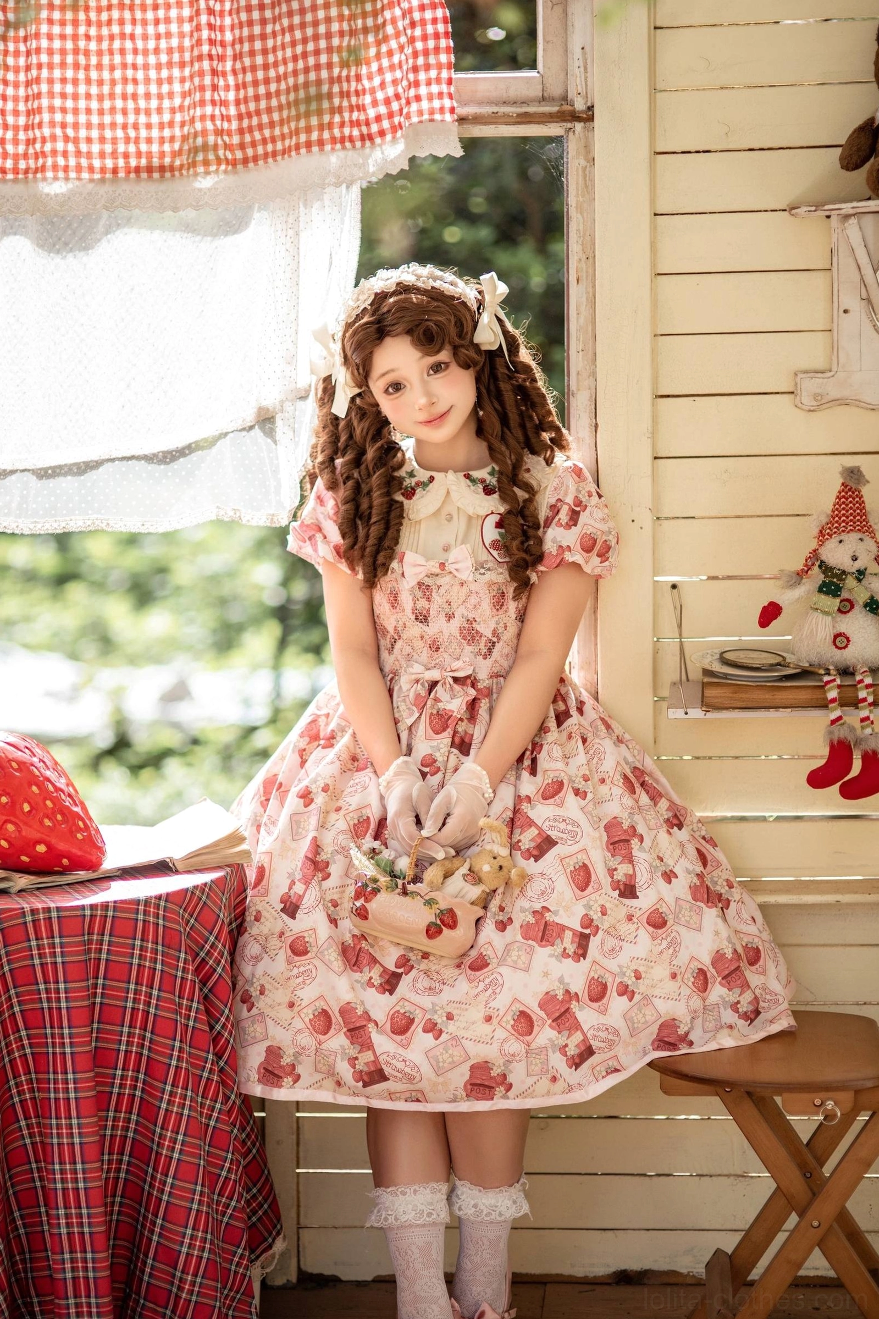 Strawberry Lolita OP dress side zipper and chest button details, functional design elements, easy on-and-off dressing mechanism, authentic lolita construction