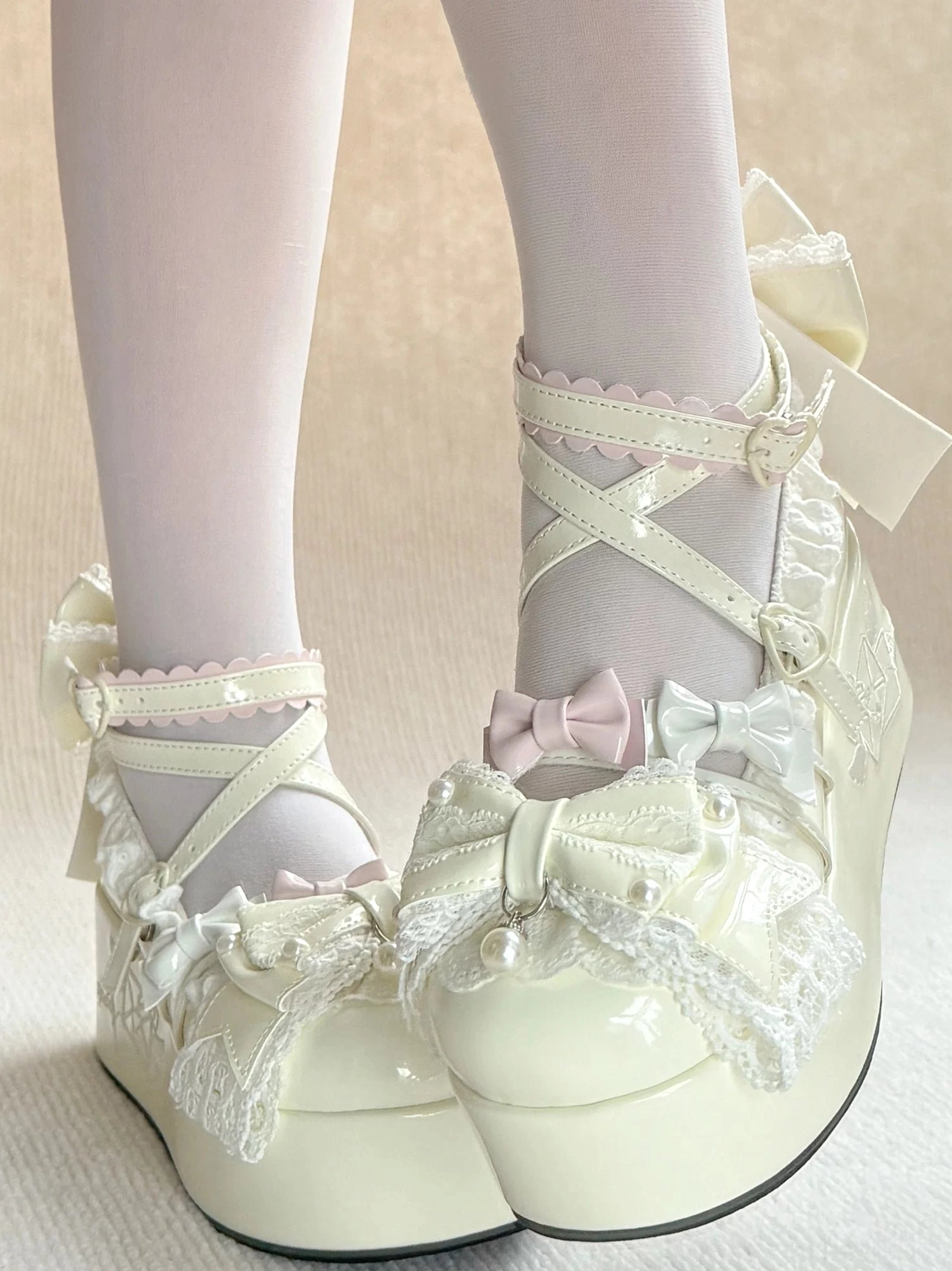 Sweet Dream Letter platform shoes size reference showing fit proportions, heel height measurement specifications, platform rise detail, and sizing guide for European and Western conversions