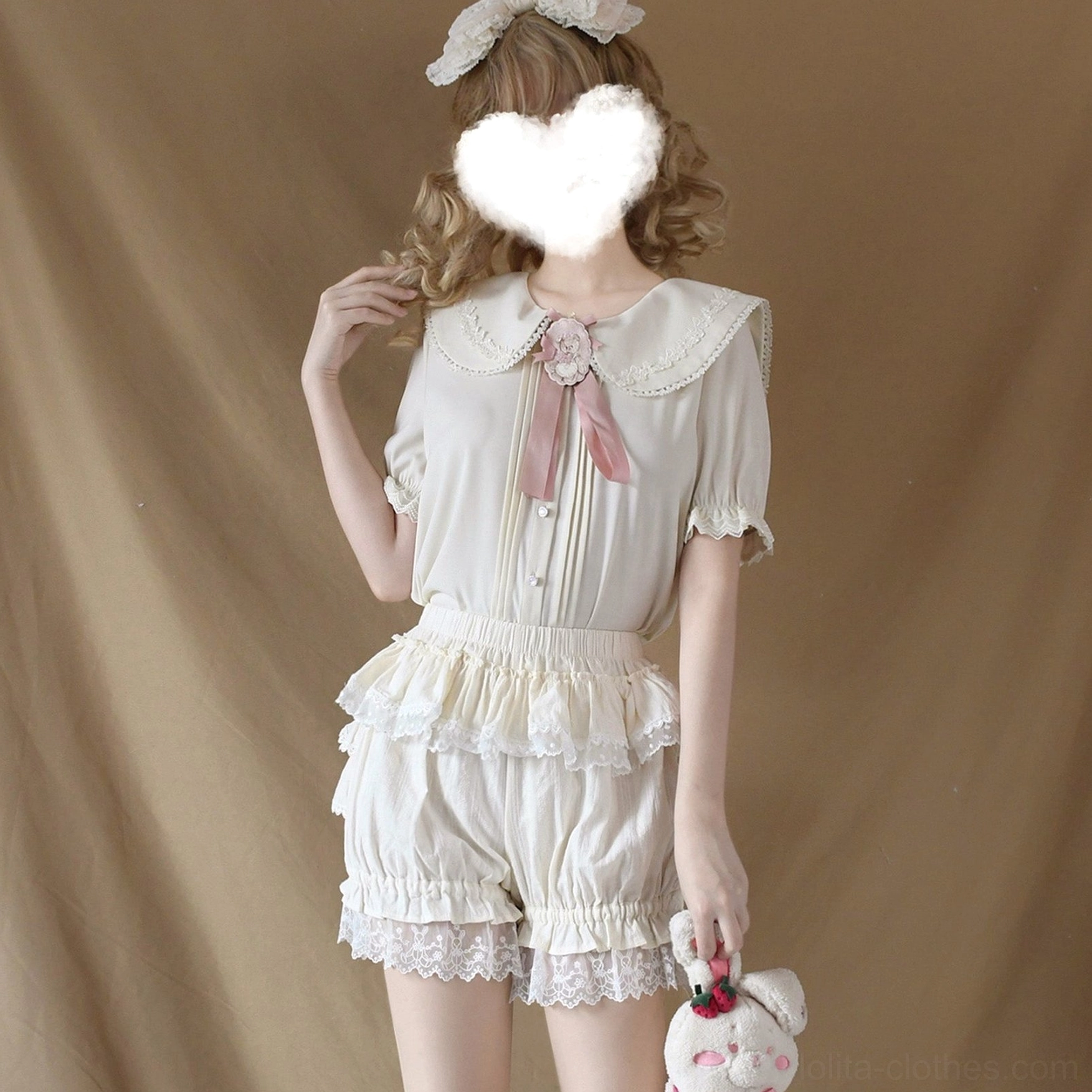 Sweet lolita bloomers leg opening design featuring delicate elasticated trim and lace hem finishing for secure, comfortable fit during extended wear